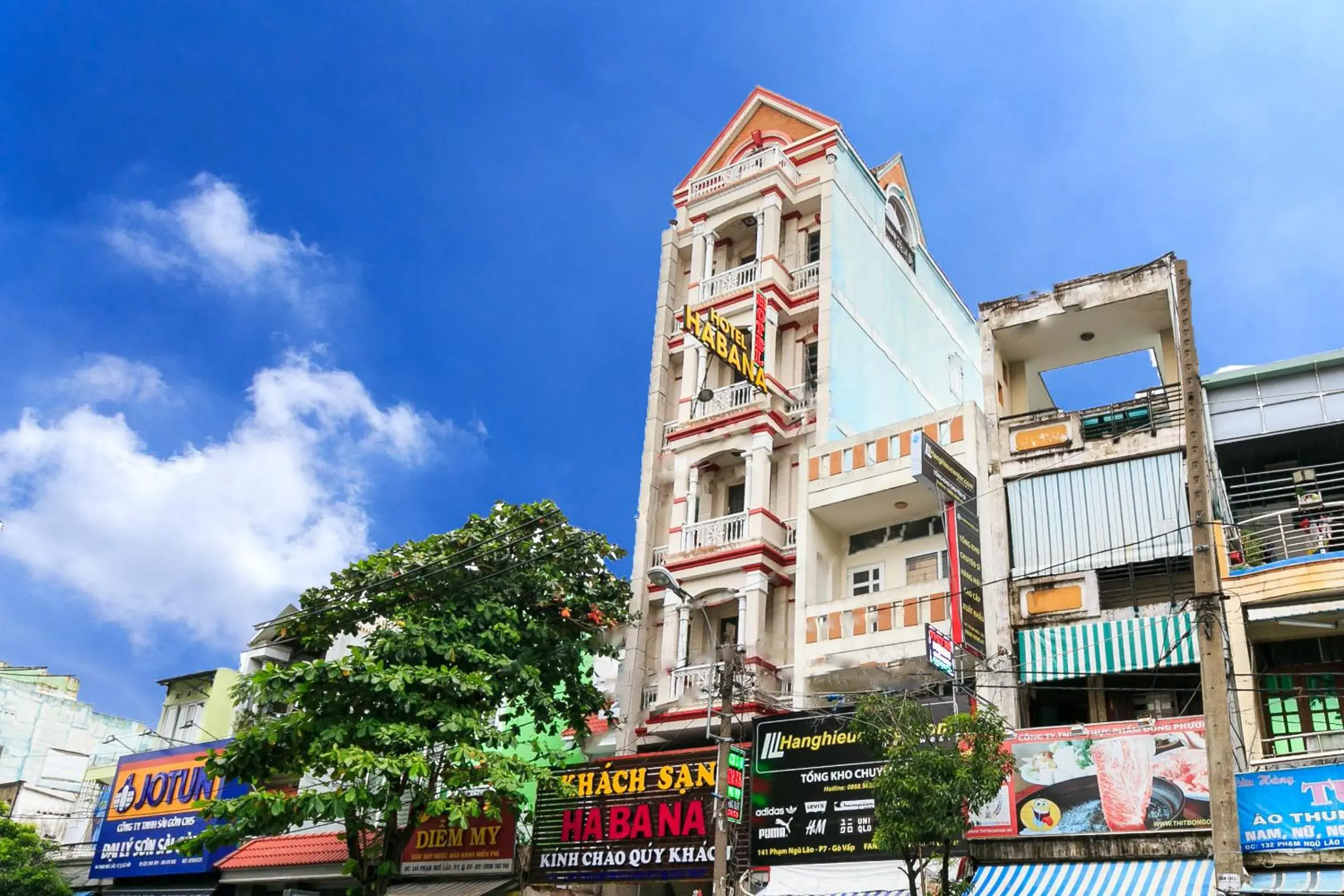 Property Building in OYO 373 Habana Hotel