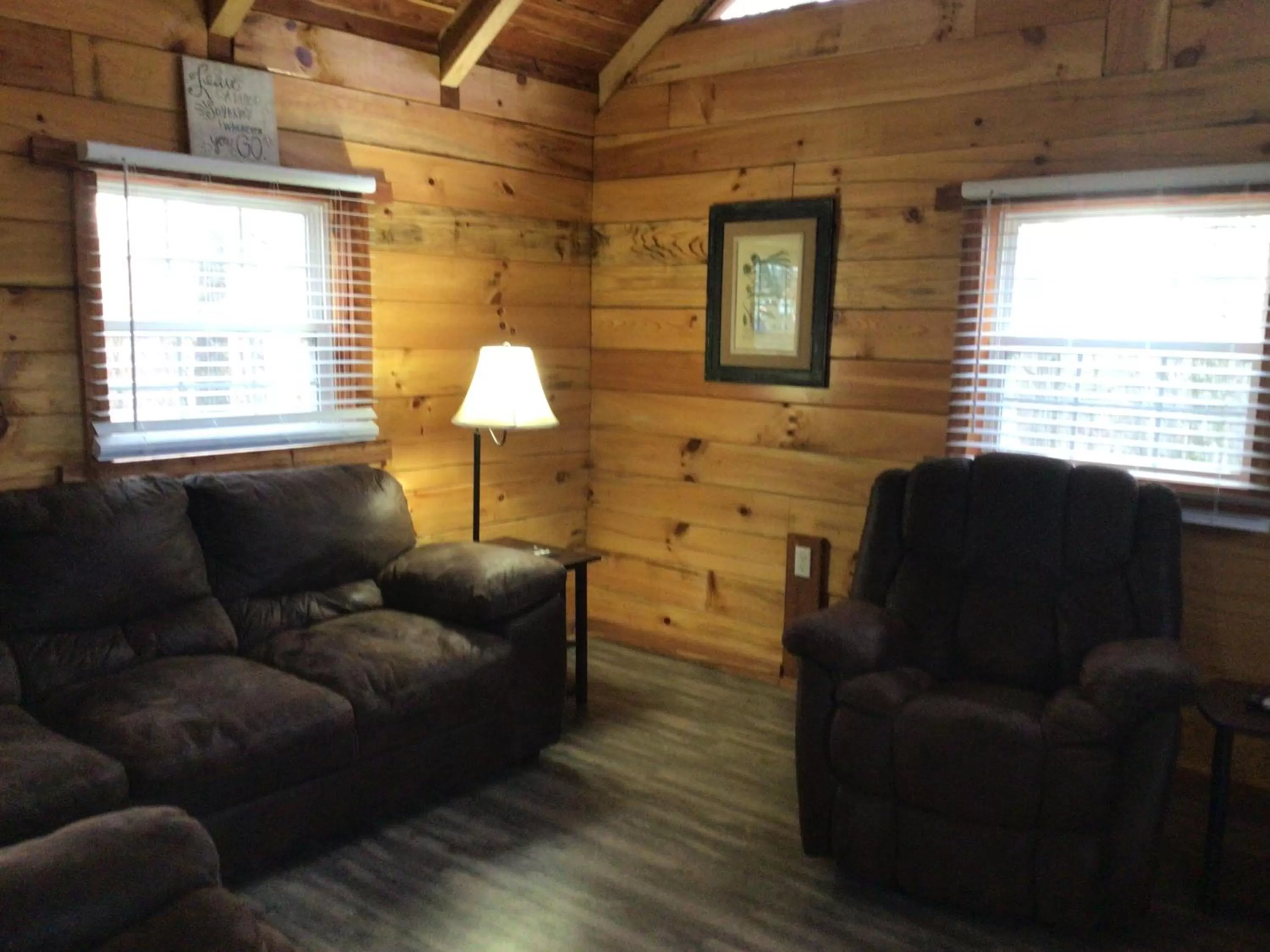 Living room in Kozy Haven Log Cabin Rentals