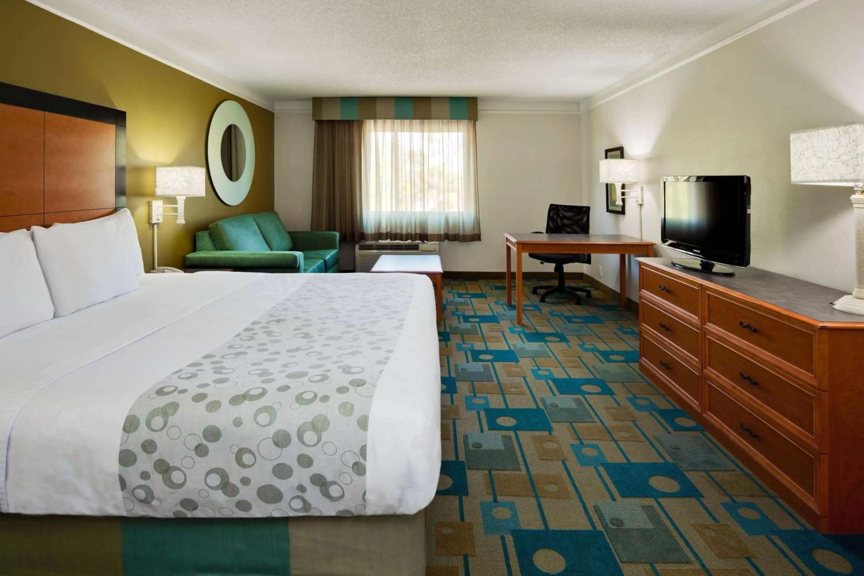 Photo of the whole room, Bed in La Quinta by Wyndham St. Pete-Clearwater Airport