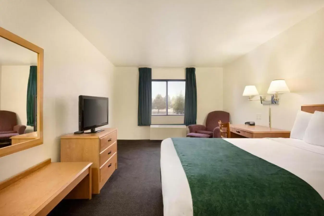 TV and multimedia, TV/Entertainment Center in Travelodge by Wyndham Alpine