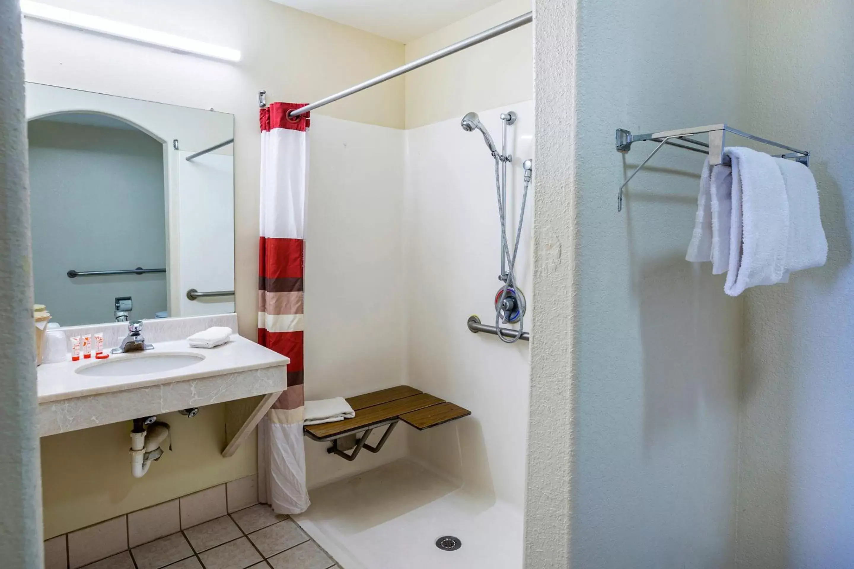 Bathroom in OYO Hotel LSU