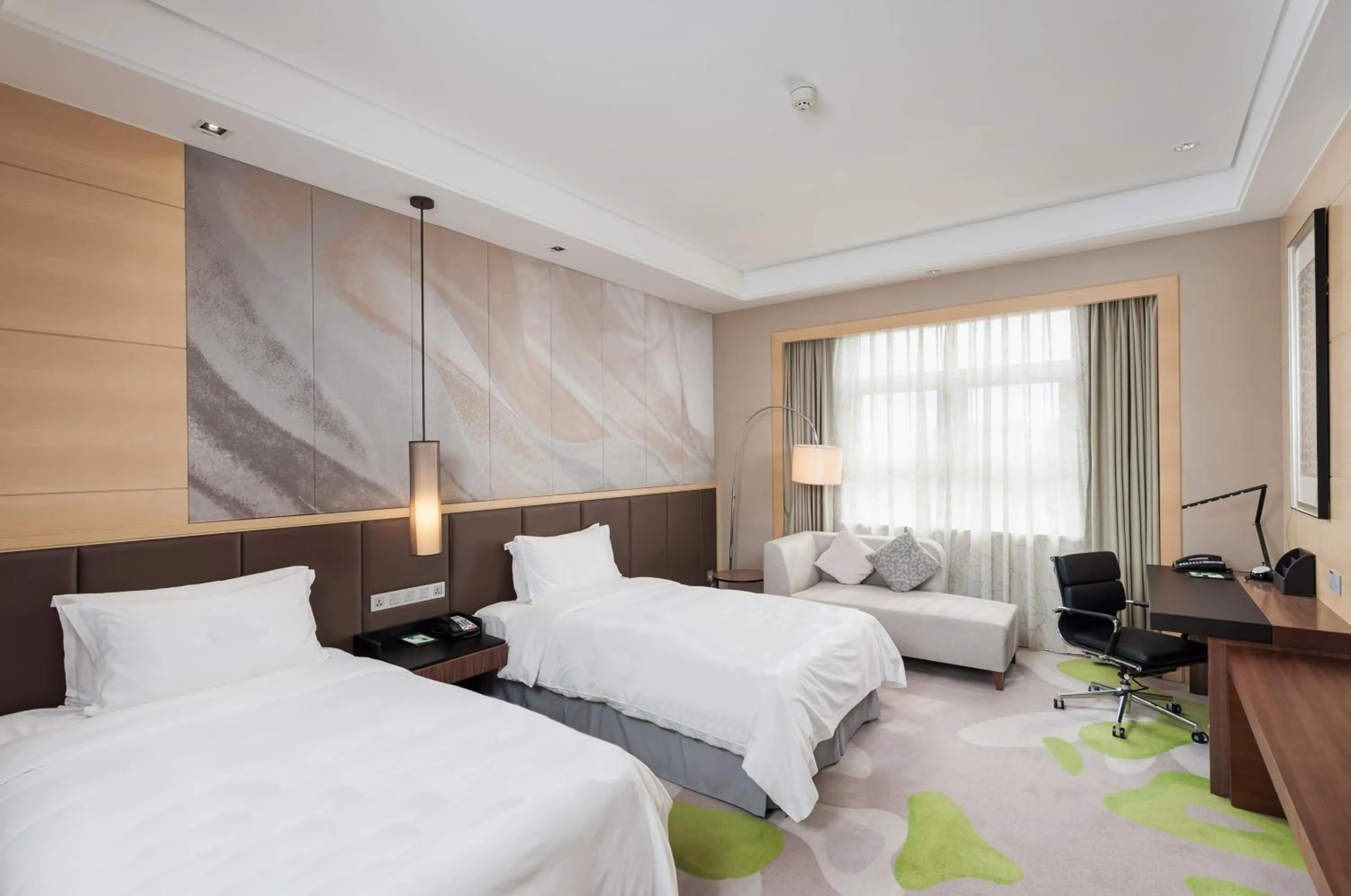 Photo of the whole room, Bed in Hai Tian Expo Hotel