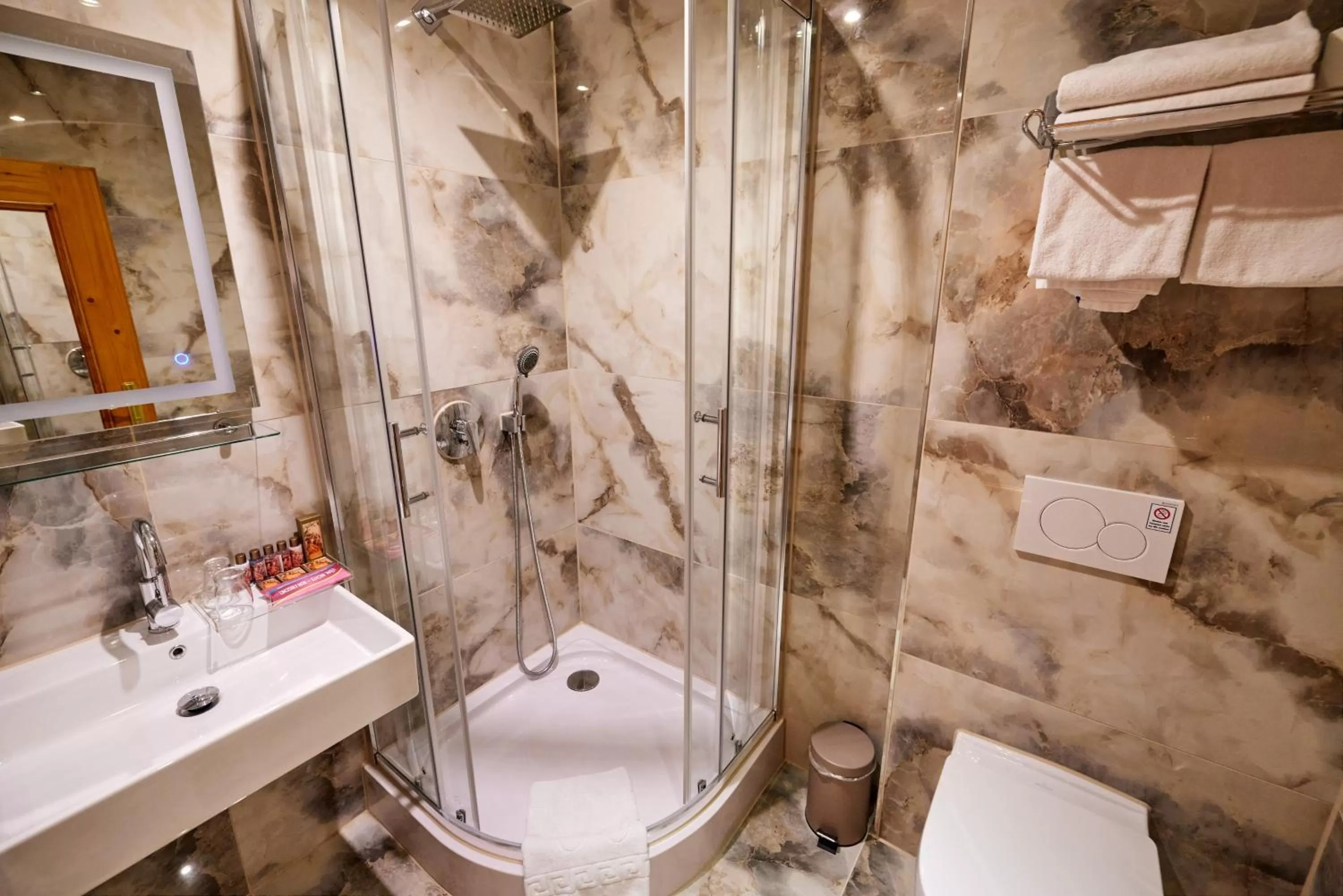 Bathroom in Atlas Posthotel