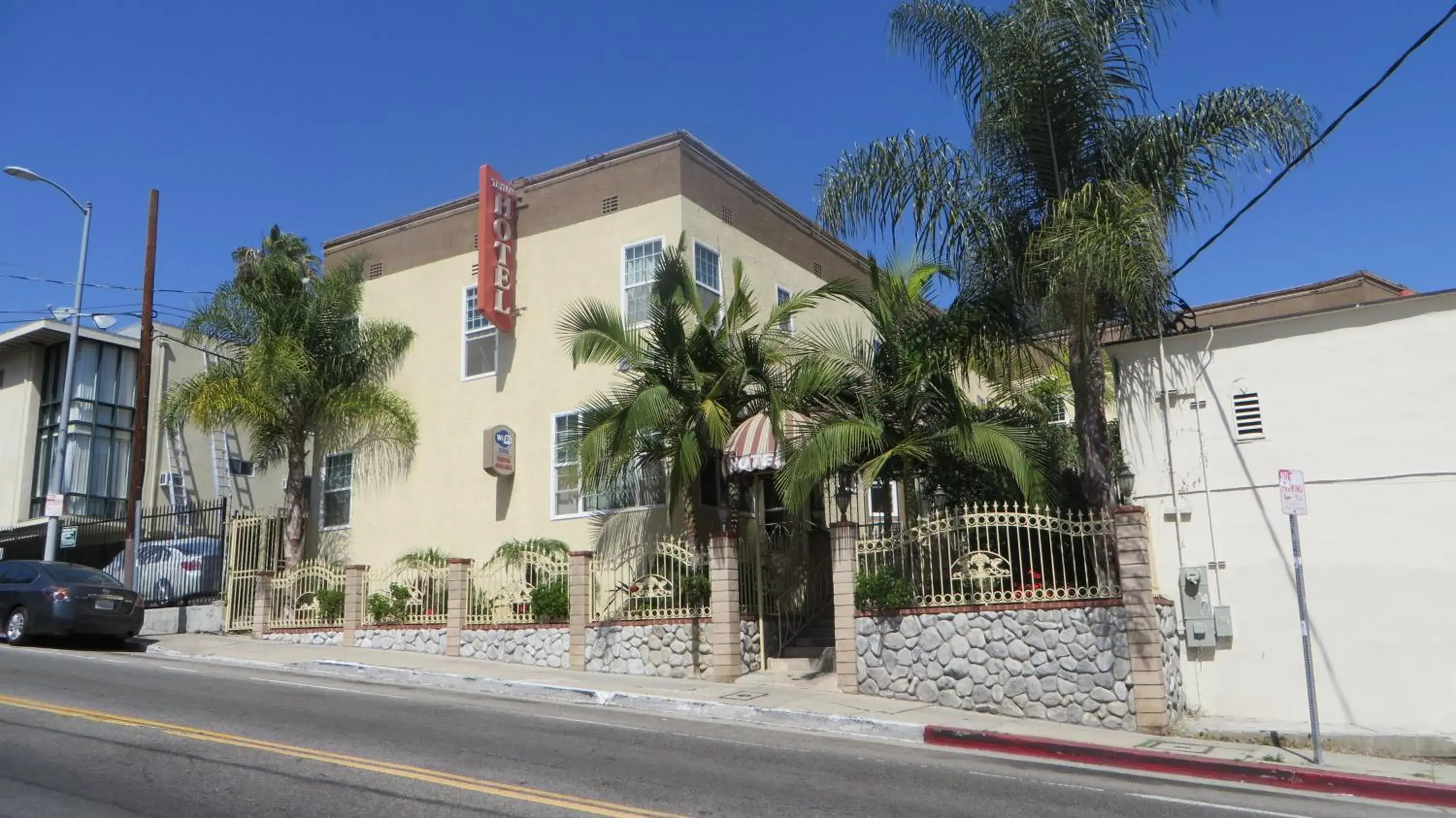 Facade/entrance, Property Building in Trylon Hotel - Hollywood