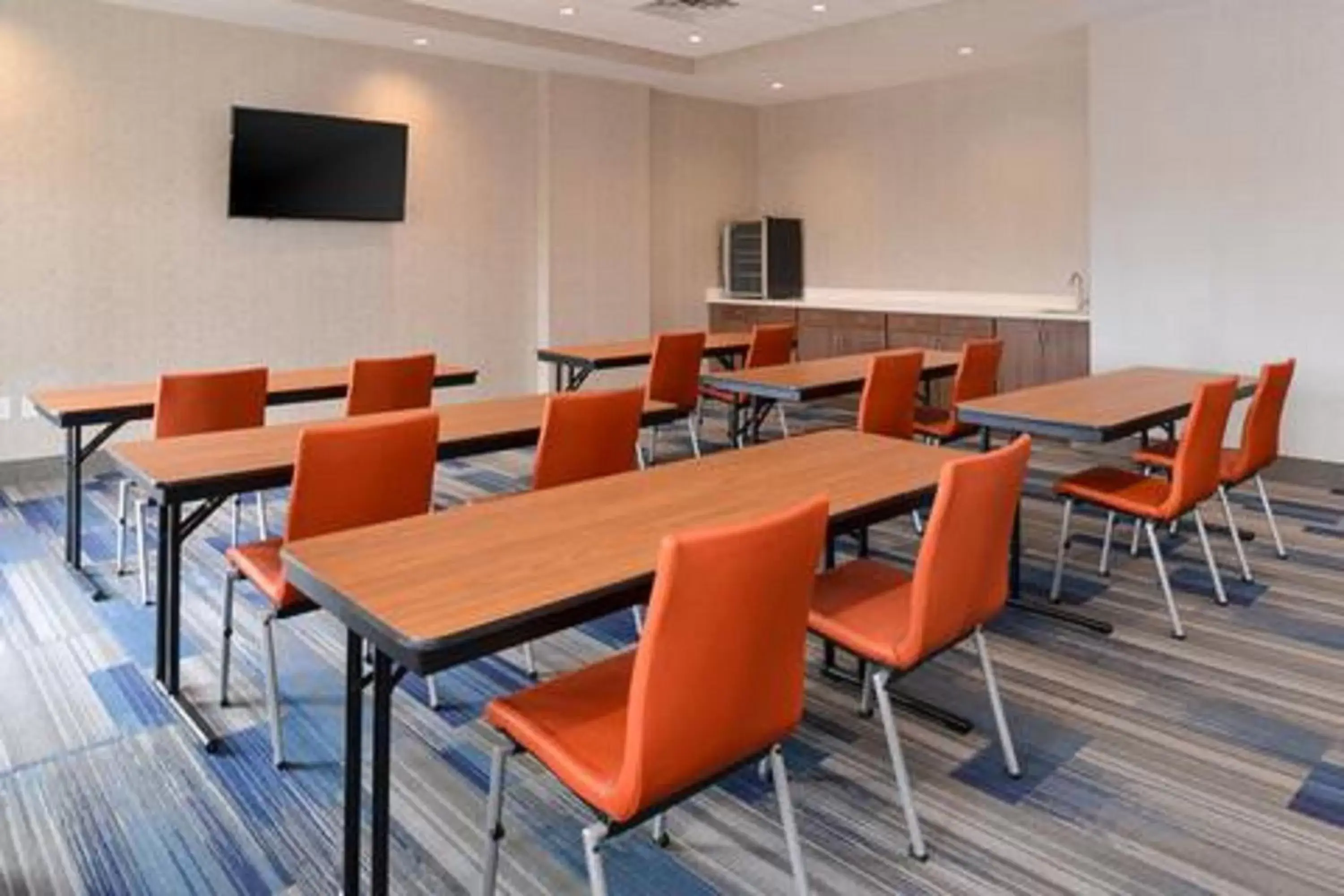 Meeting/conference room in Holiday Inn Express & Suites Gainesville - Lake Lanier Area, an IHG Hotel