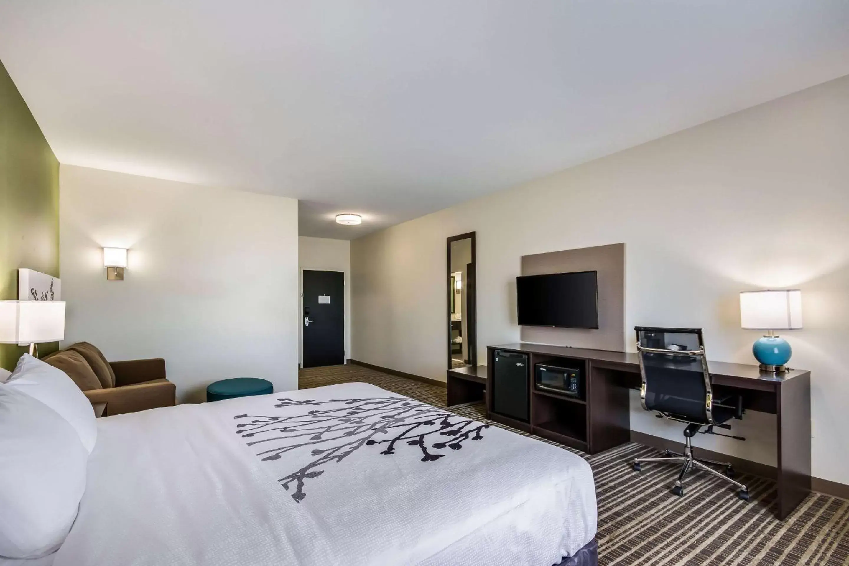 Photo of the whole room in Sleep Inn & Suites Yukon Oklahoma City