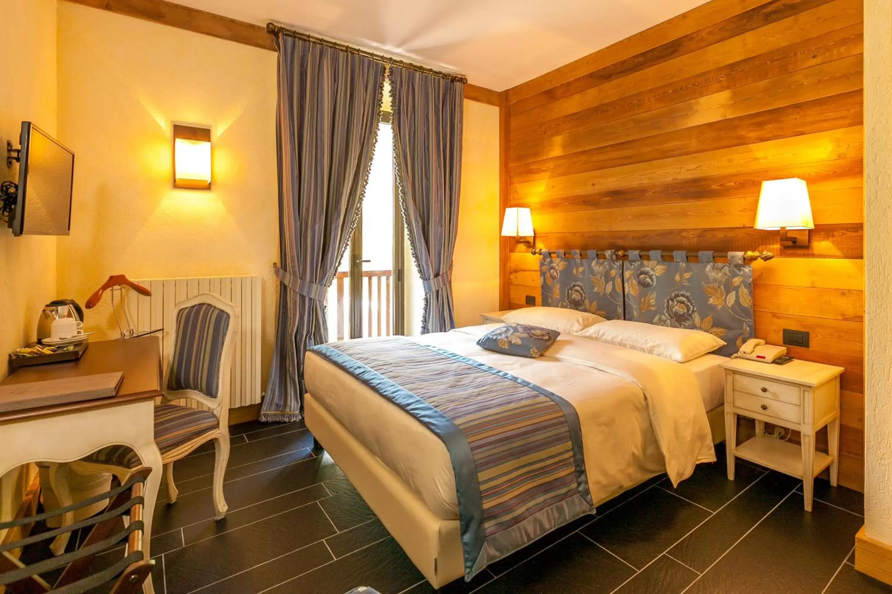 Bedroom, Bed in Hotel Lo Scoiattolo
