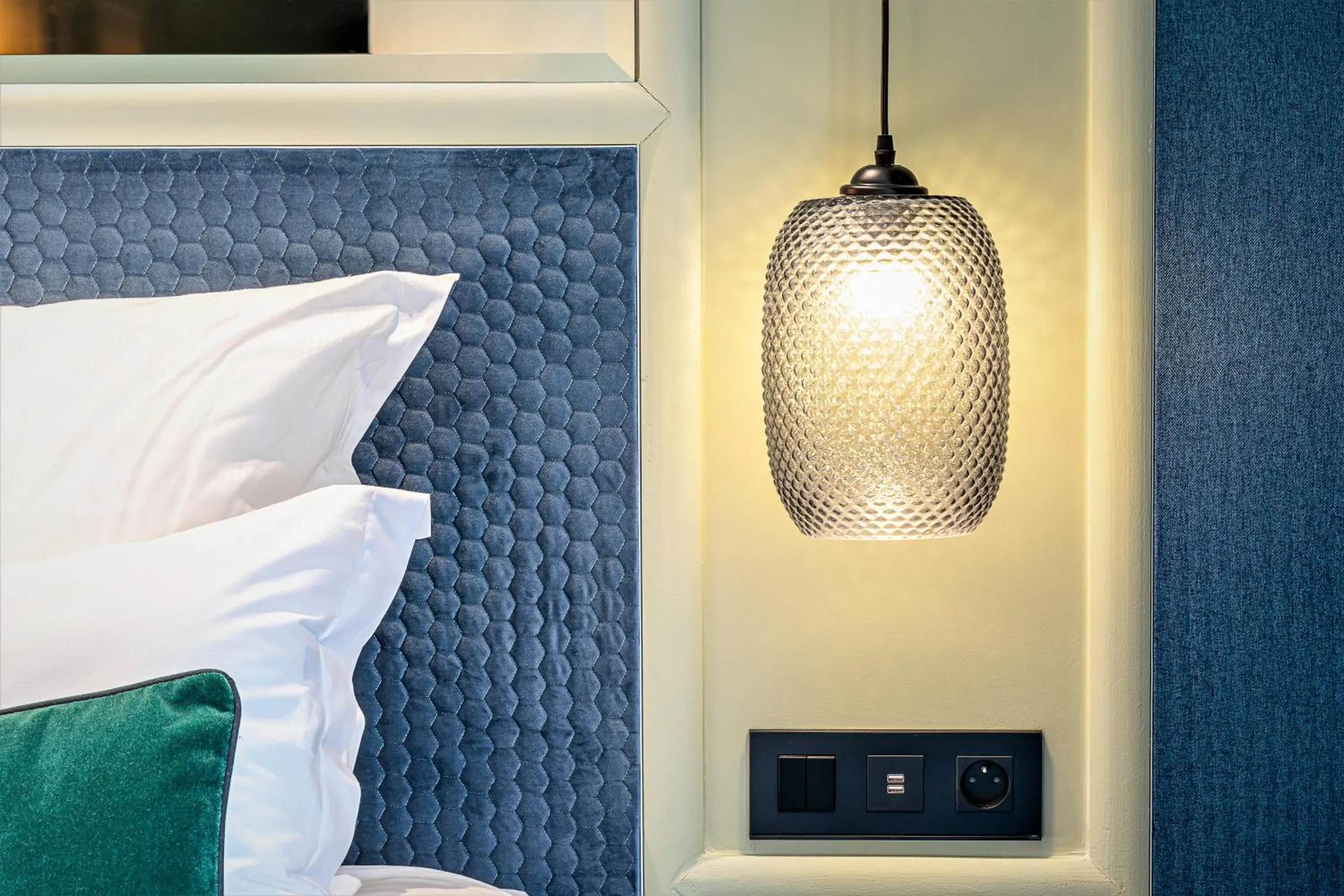 Bedroom, Bed in Hôtel Veryste & Spa Paris