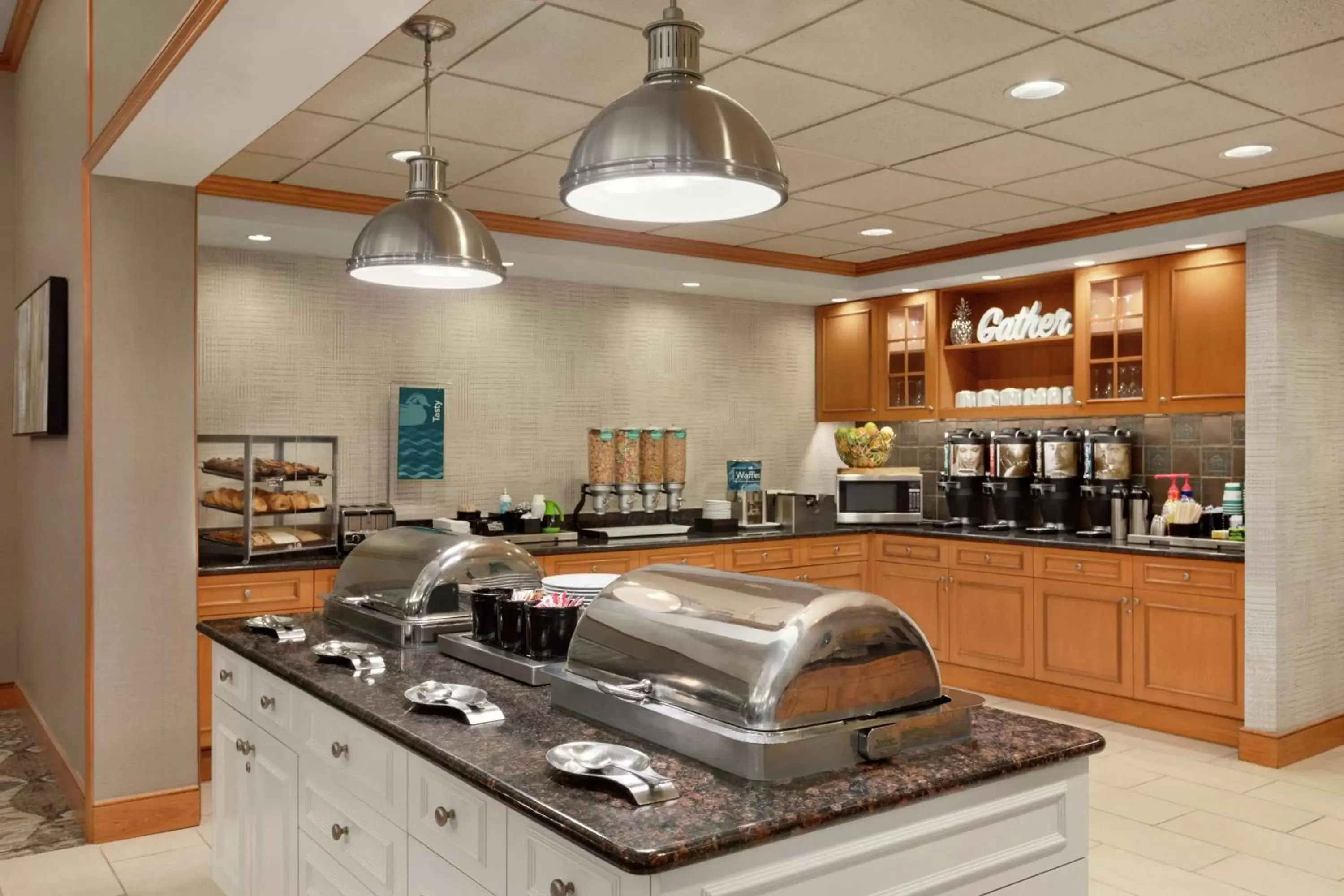 Breakfast, Kitchen/Kitchenette in Homewood Suites by Hilton Allentown-West/Fogelsville
