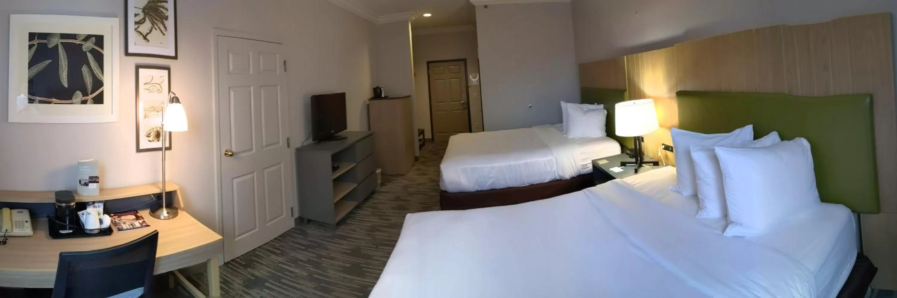 Bed in Country Inn & Suites by Radisson, Nashville, TN