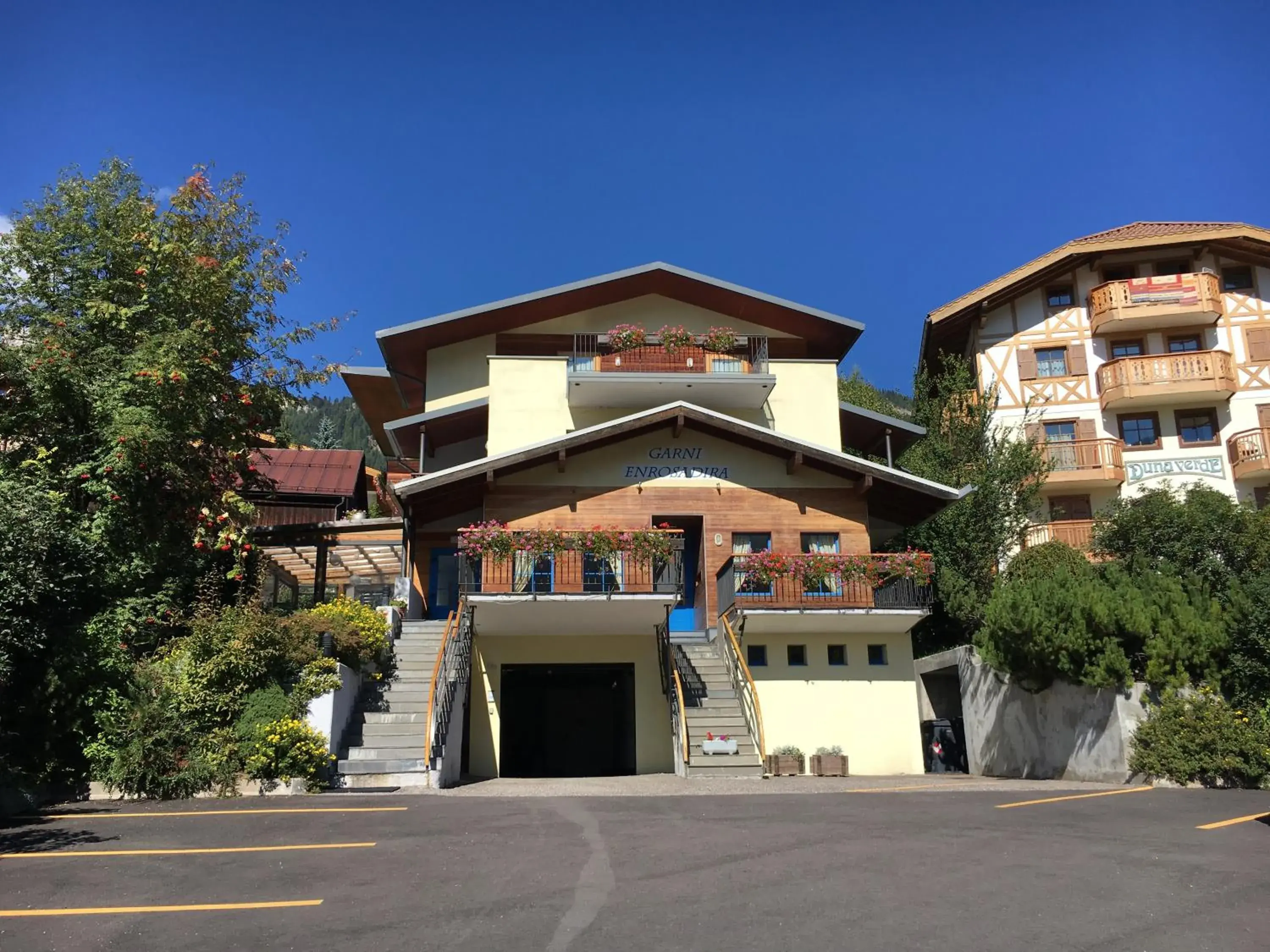 Facade/entrance, Property Building in Garni Enrosadira