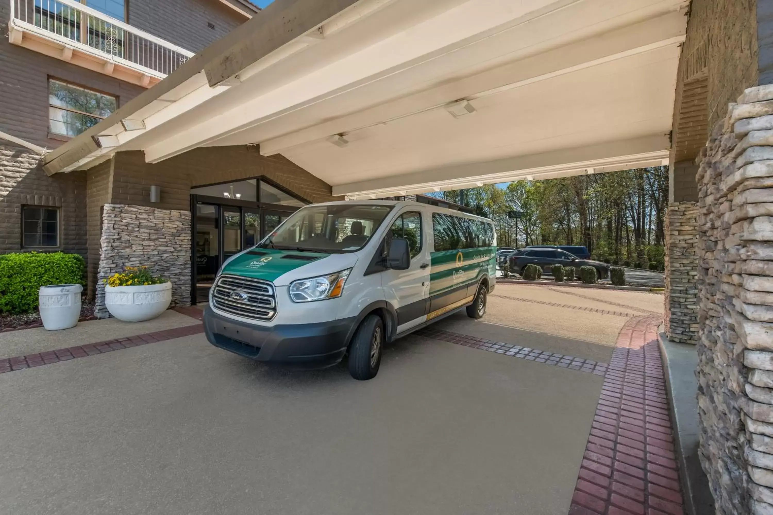 shuttle, Property Building in Quality Inn & Suites Charlotte Airport