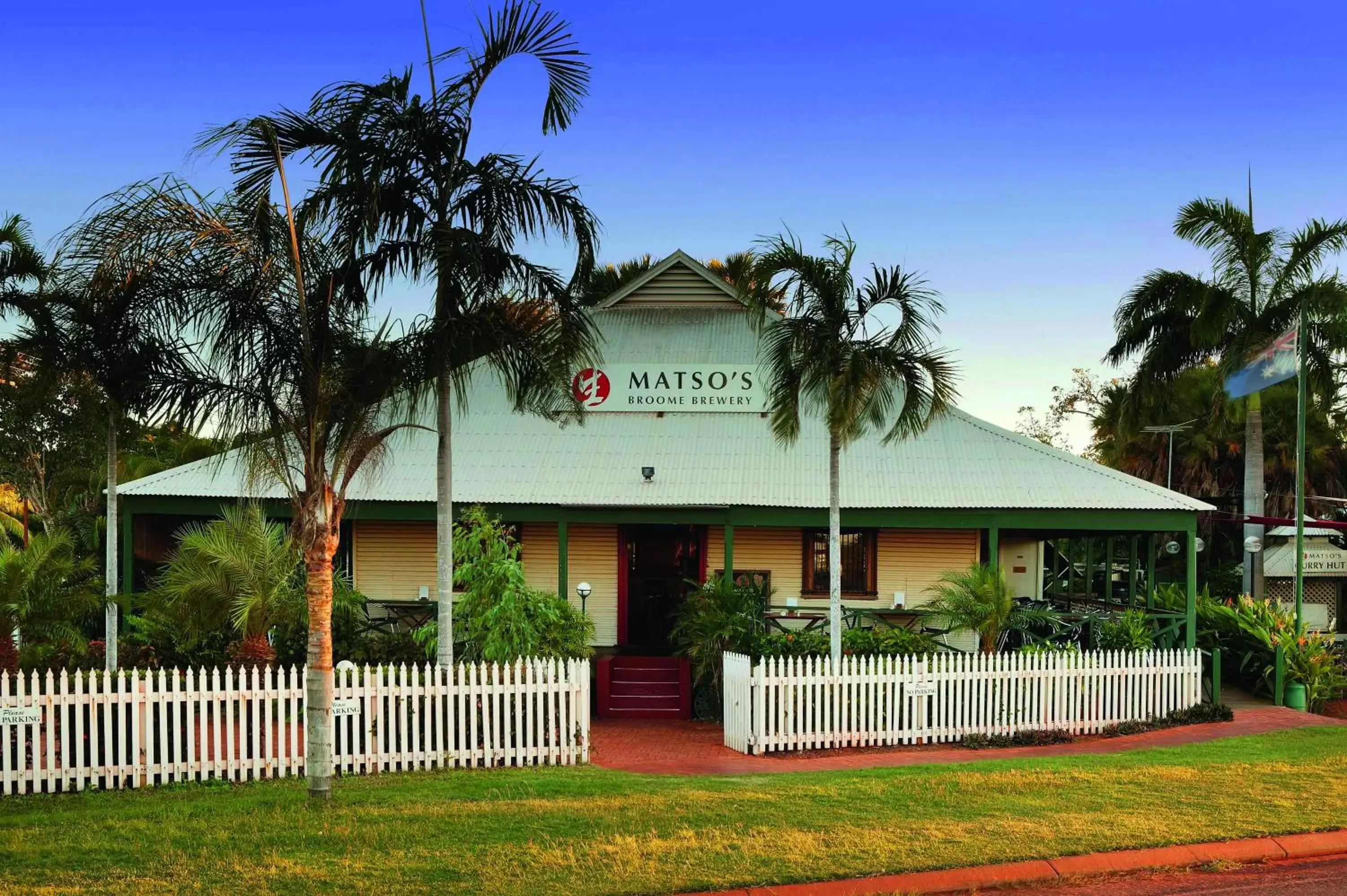 Restaurant/places to eat, Property Building in Moonlight Bay Suites