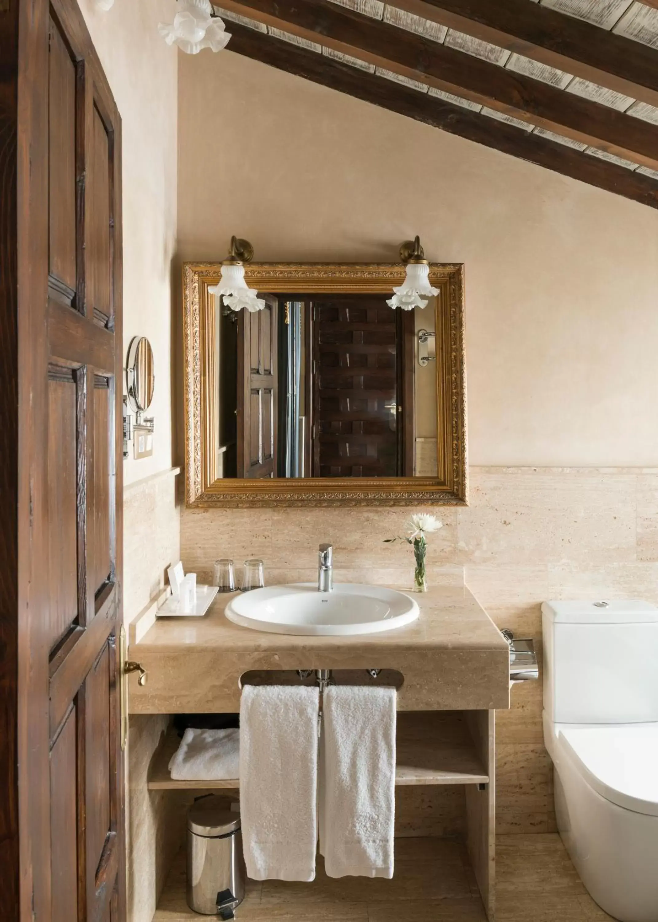 Bathroom, Dining Area in Hotel Casa 1800 Granada