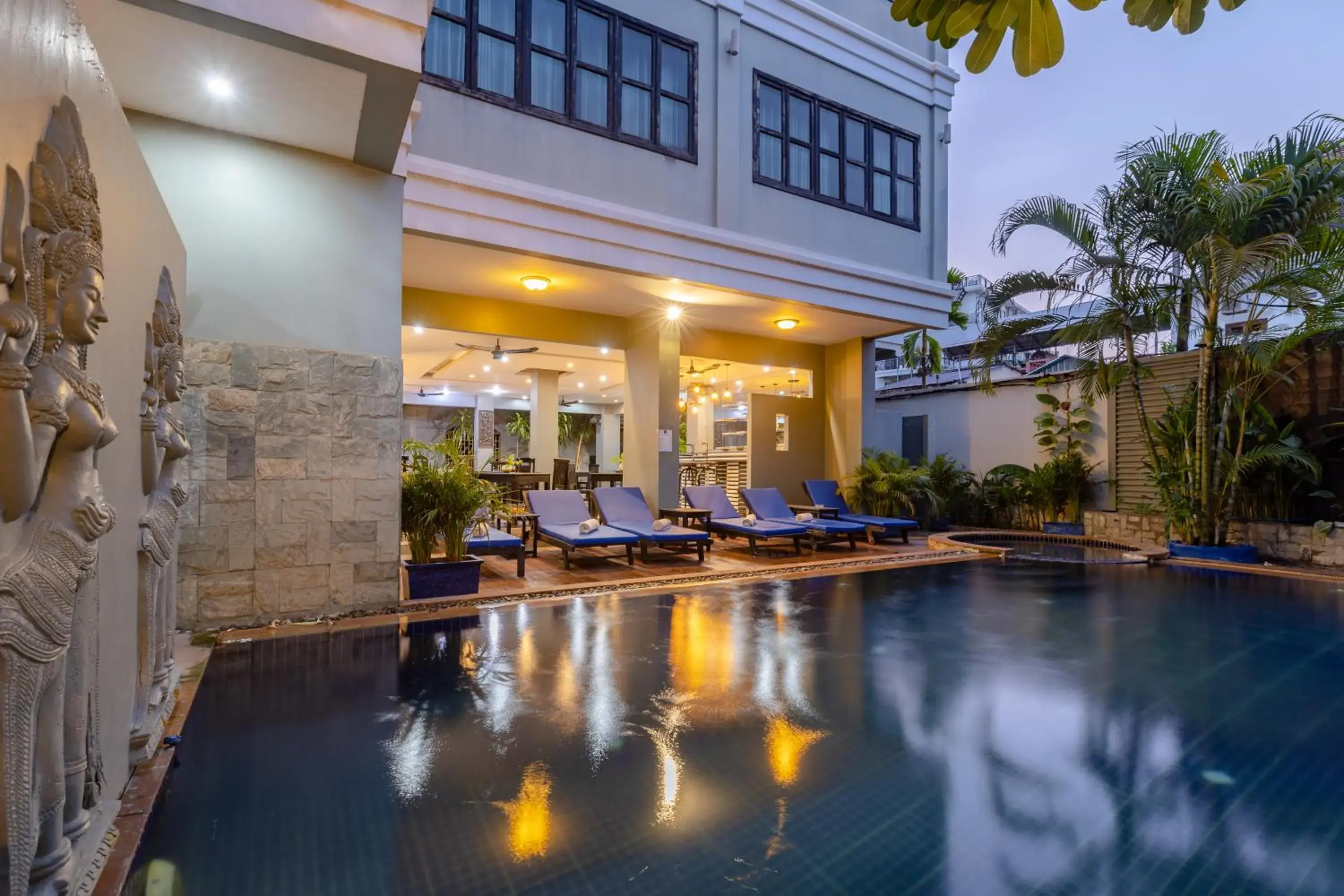 Swimming Pool in Siem Reap Comforts Hostel