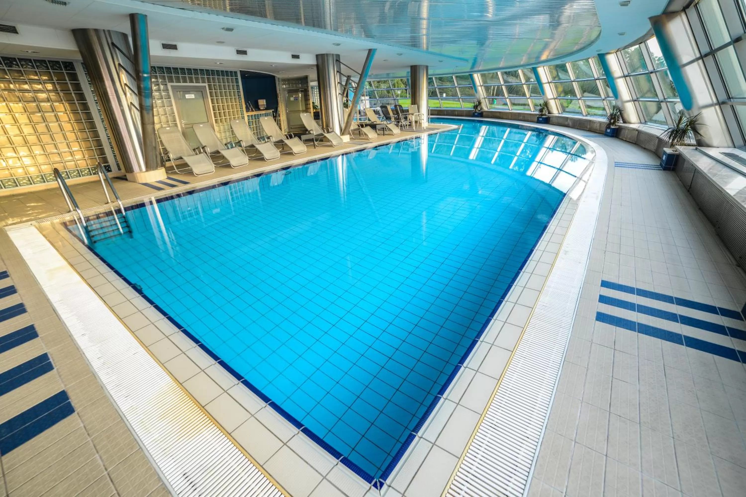 Swimming pool in Hotel Belweder