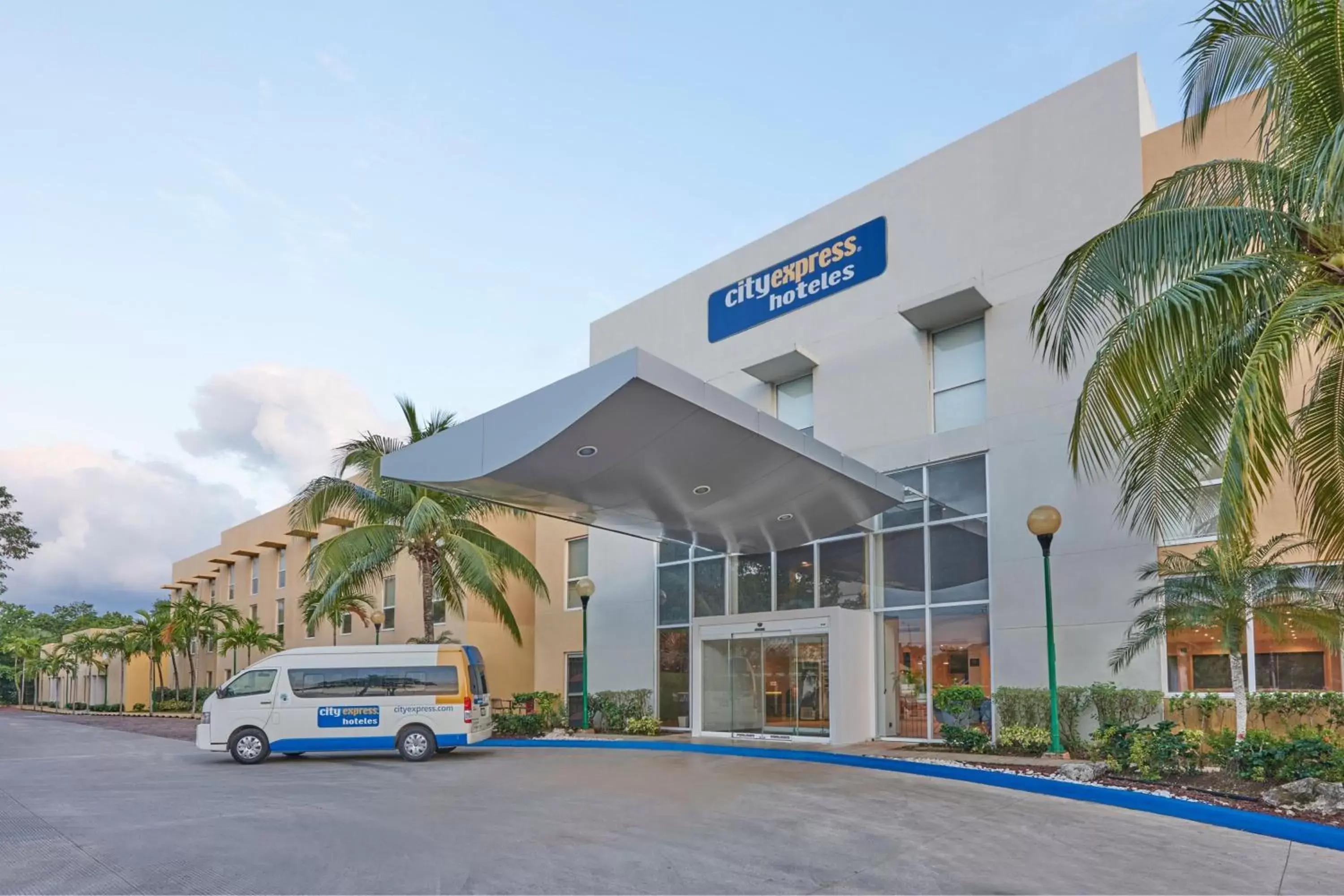 Property Building in City Express by Marriott Playa del Carmen