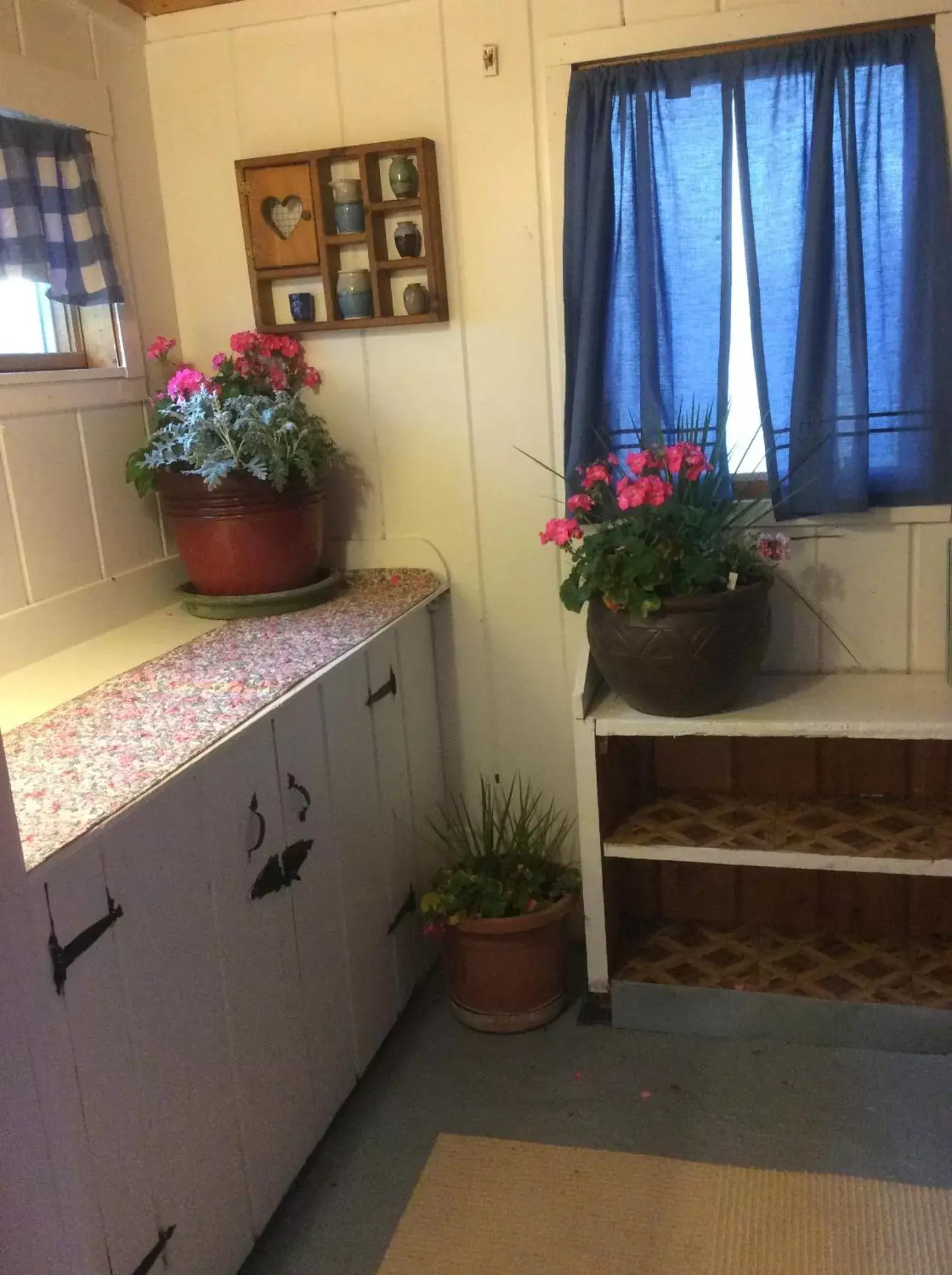 Kitchen/Kitchenette in The Eastland Motel