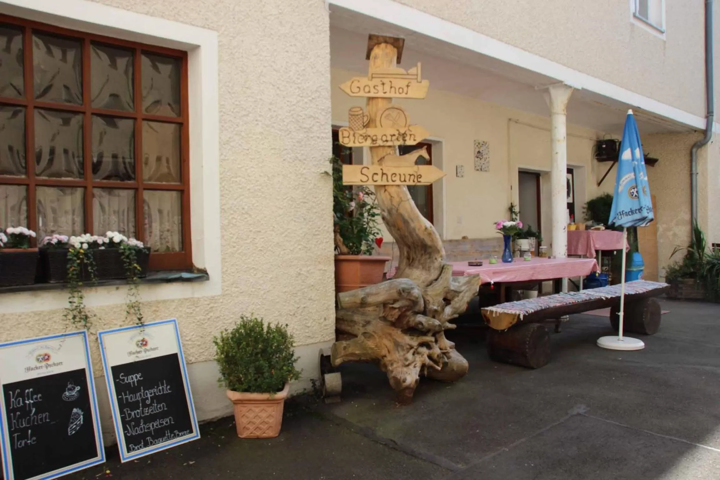 Facade/entrance in Hotel Gasthof Zum weissen Lamm