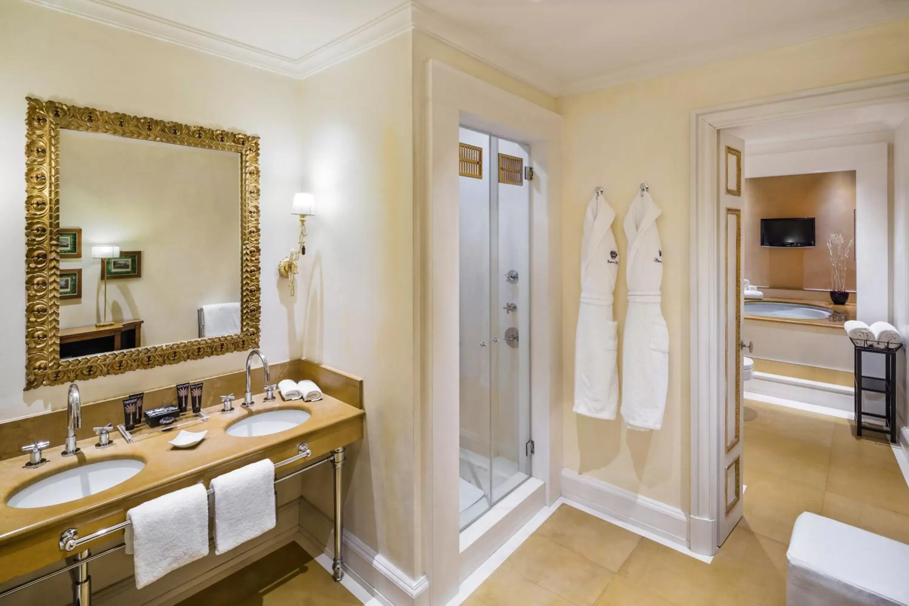 Shower in Relais Santa Croce, By Baglioni Hotels