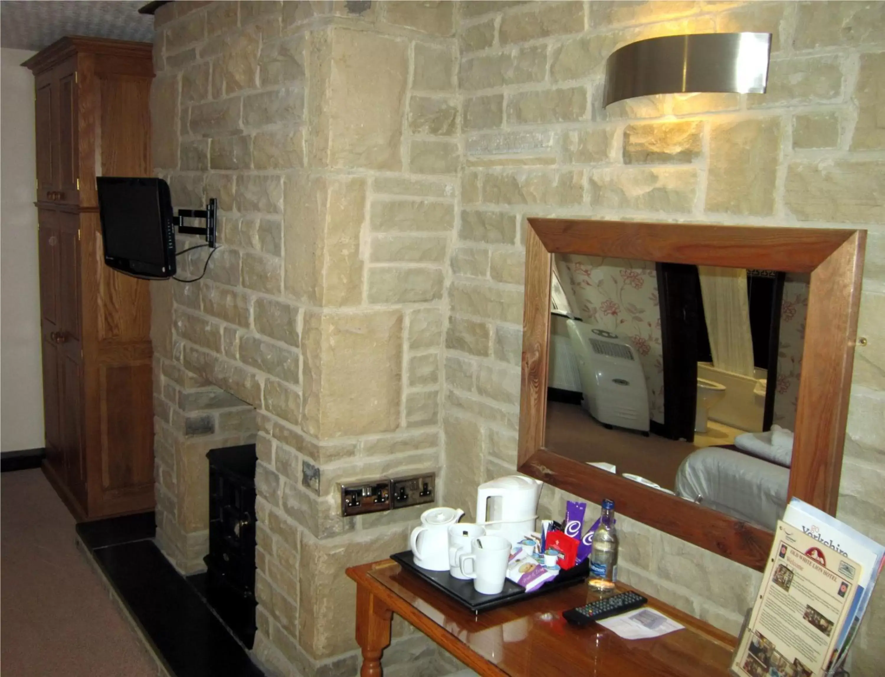 Decorative detail, Bathroom in The Old White Lion Hotel