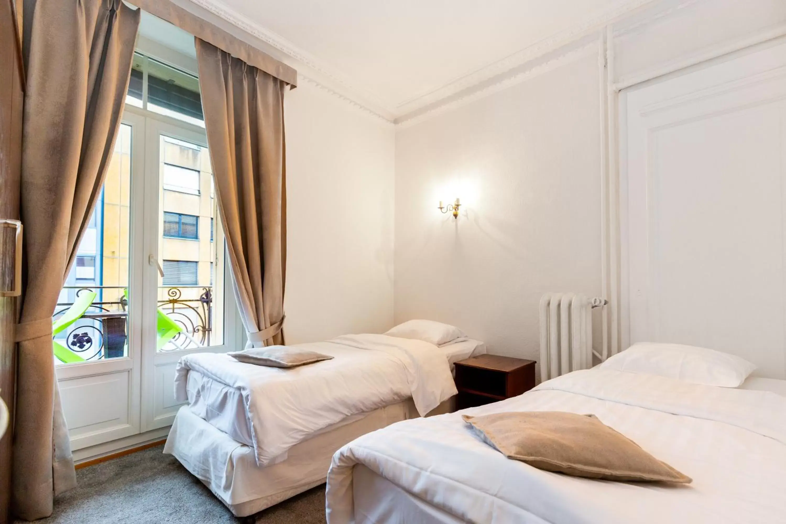 Bed in J5 Hotels Helvetie & La Brasserie