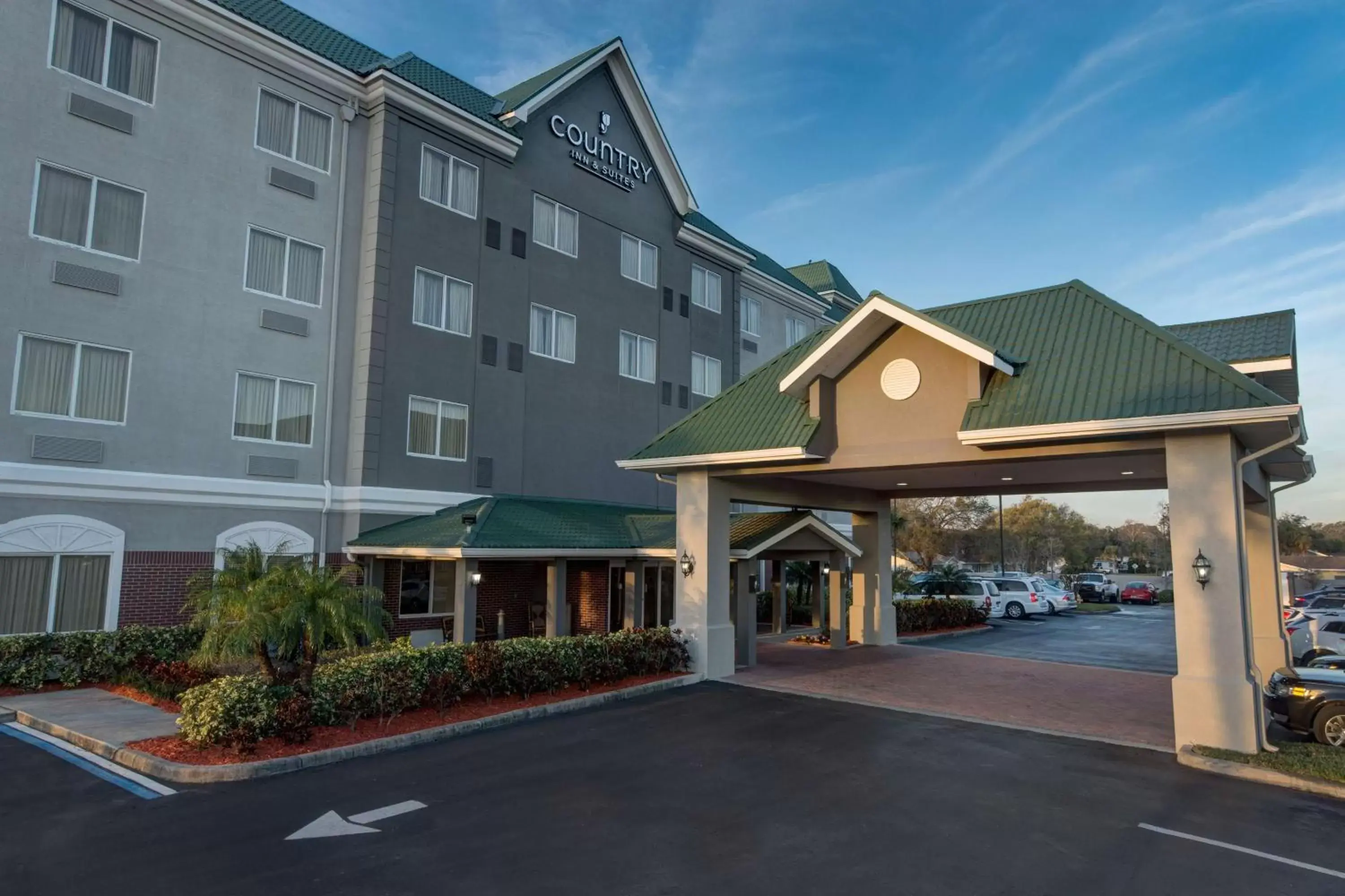 Property Building in Country Inn & Suites by Radisson, St. Petersburg - Clearwater, FL