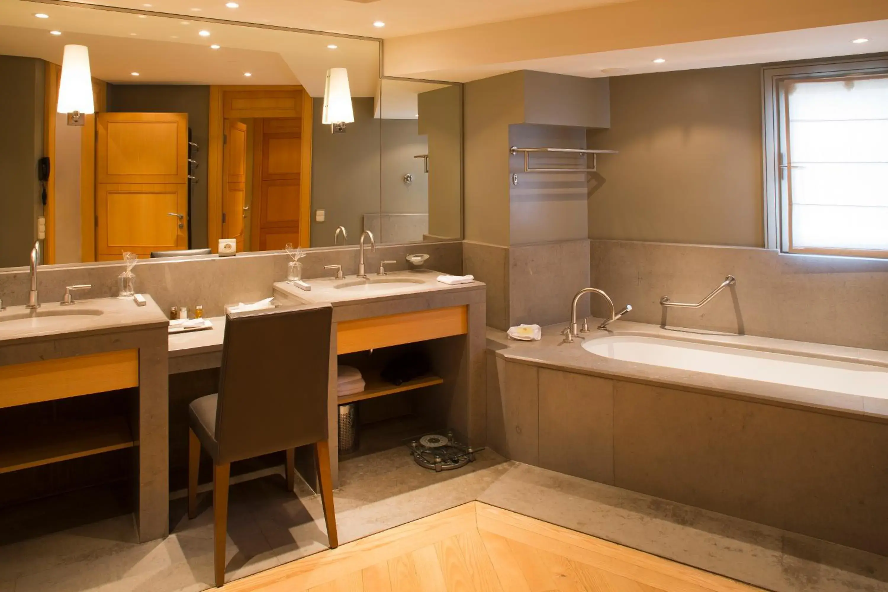 Bathroom in Bastide Saint Antoine - Relais & Châteaux