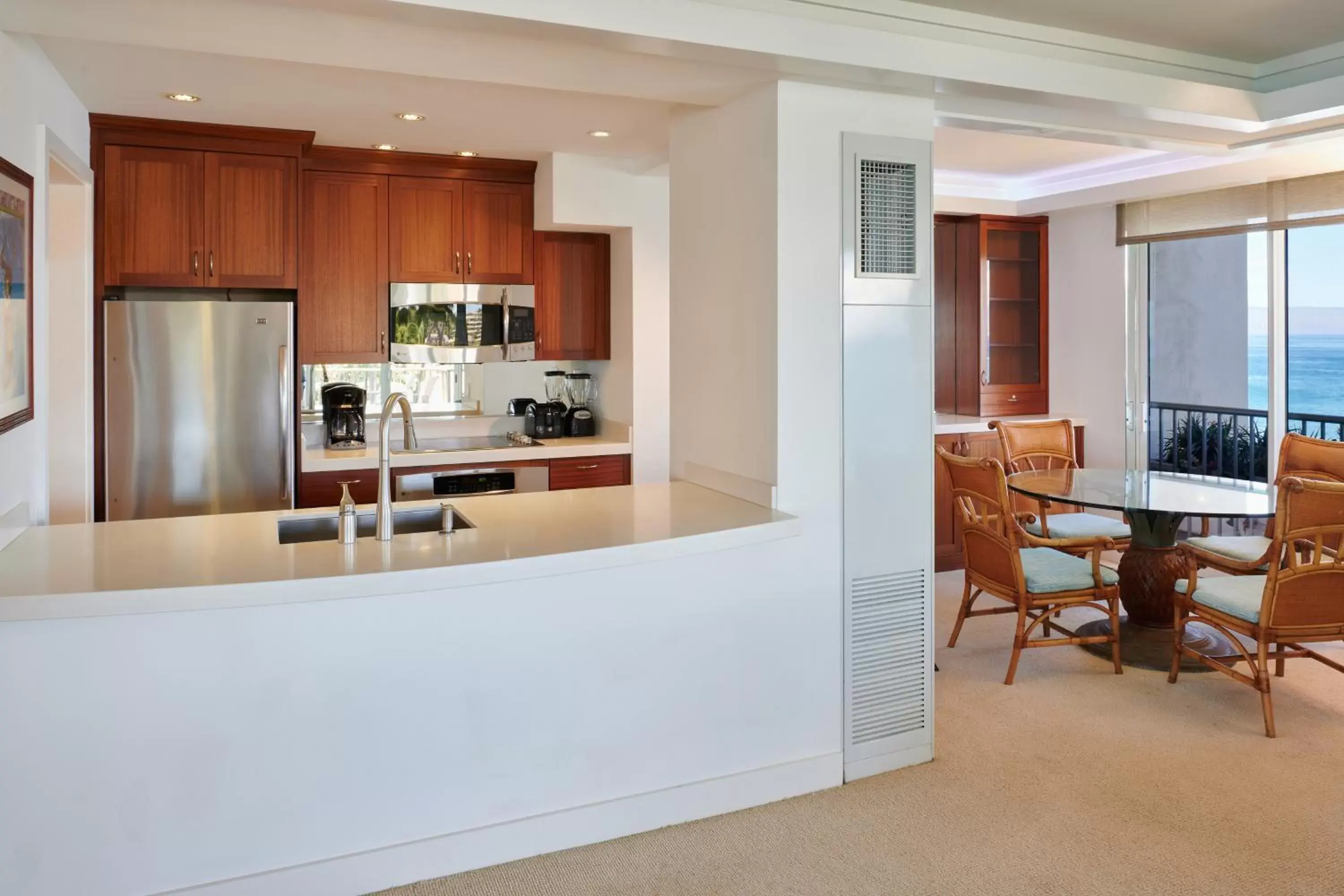 Kitchen or kitchenette, Kitchen/Kitchenette in Aston at The Whaler on Kaanapali Beach