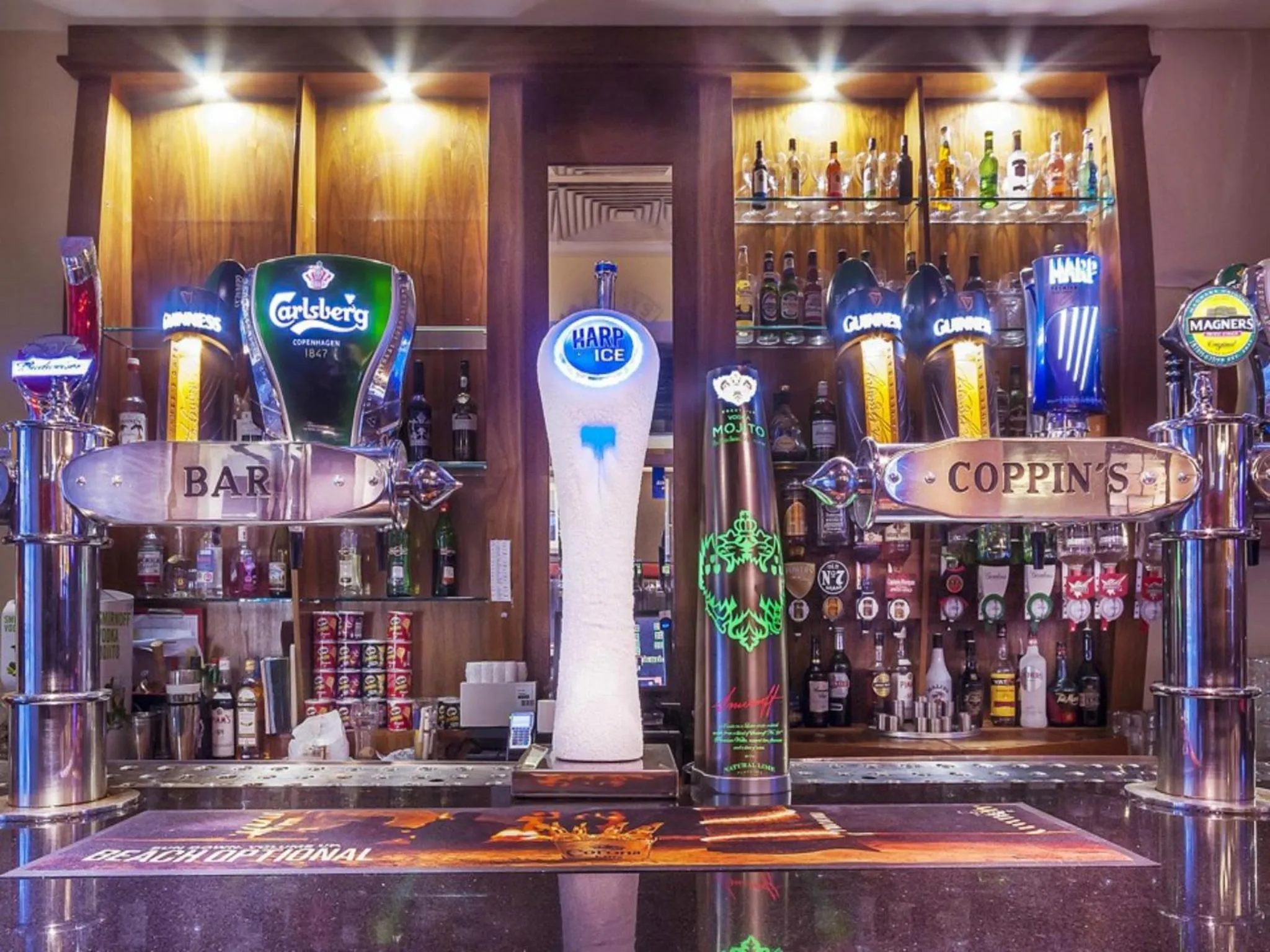 Lounge or bar in City Hotel