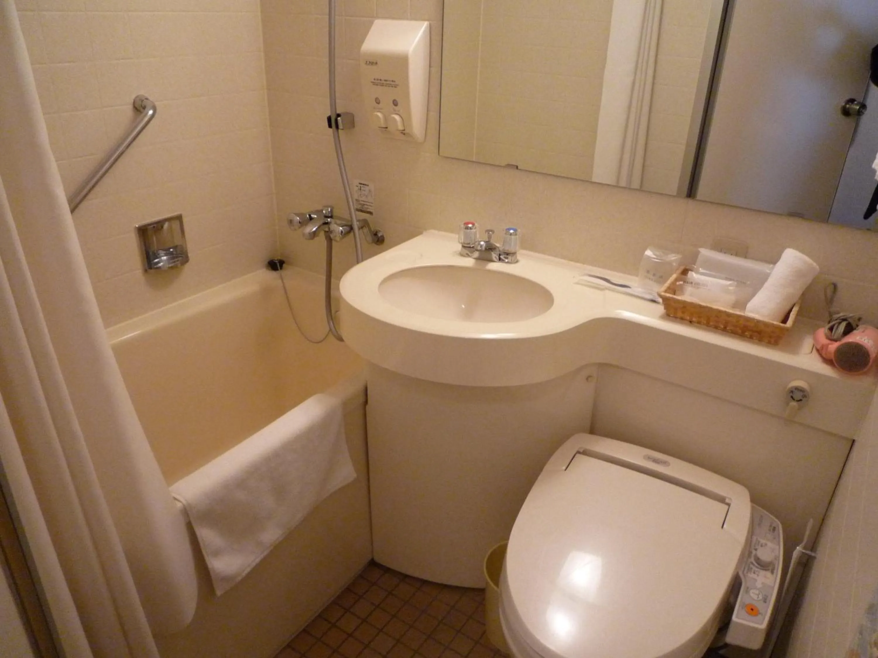 Bathroom in Tokyo Grand Hotel