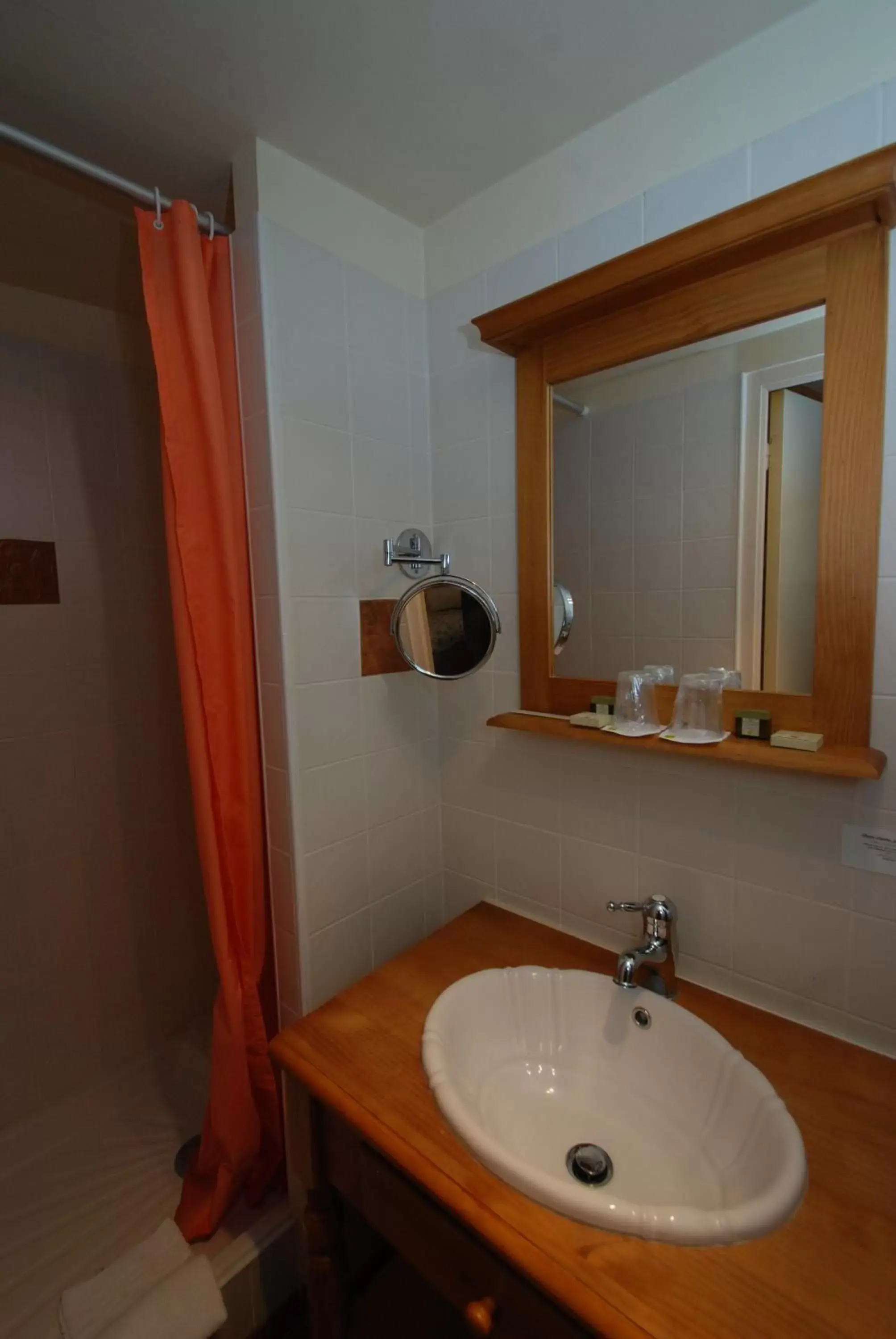 Bathroom in Logis Cote Loire - Auberge Ligerienne