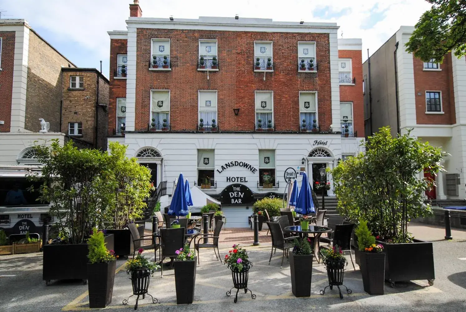 Property Building in The Lansdowne Hotel