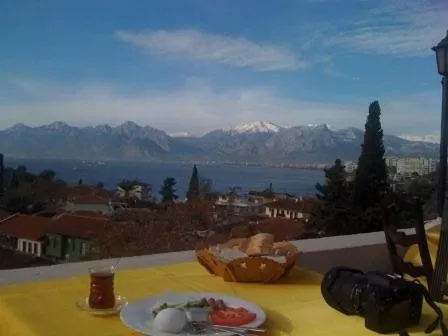 Restaurant/places to eat in Sunrise Hotel