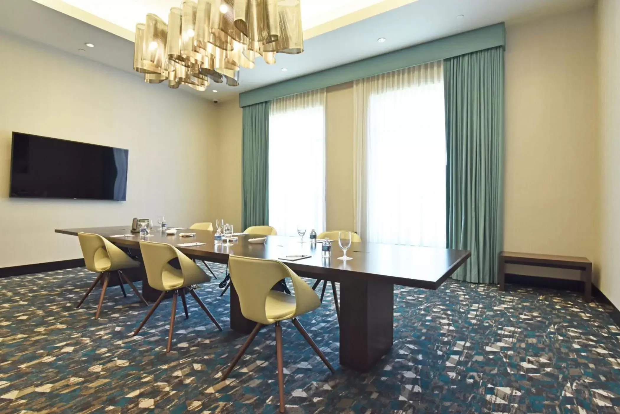 Meeting/conference room, TV/Entertainment Center in Bally's Twin River Lincoln Casino & Hotel