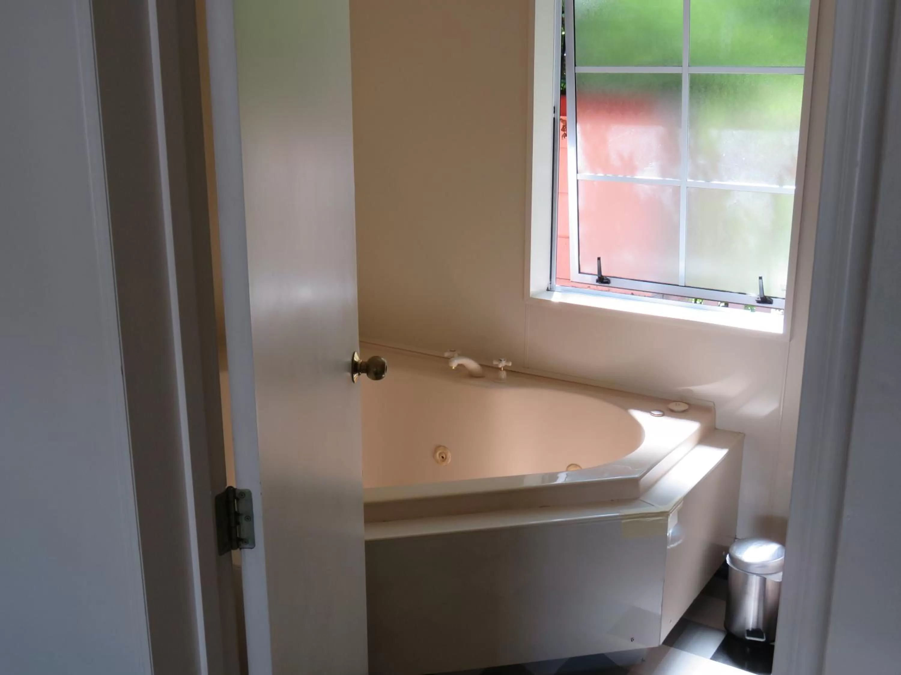 Bathroom in Admirals Motor Lodge