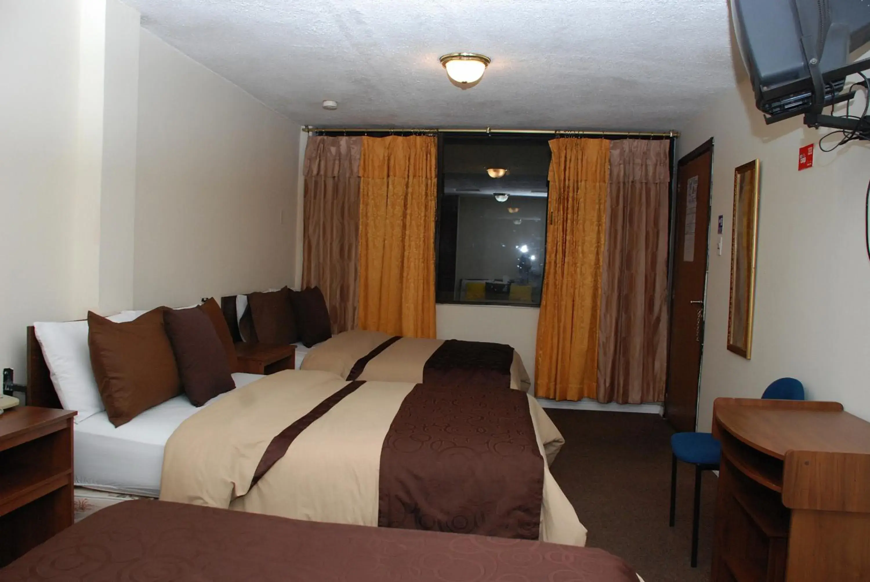 Bed in Hotel Bonaventure