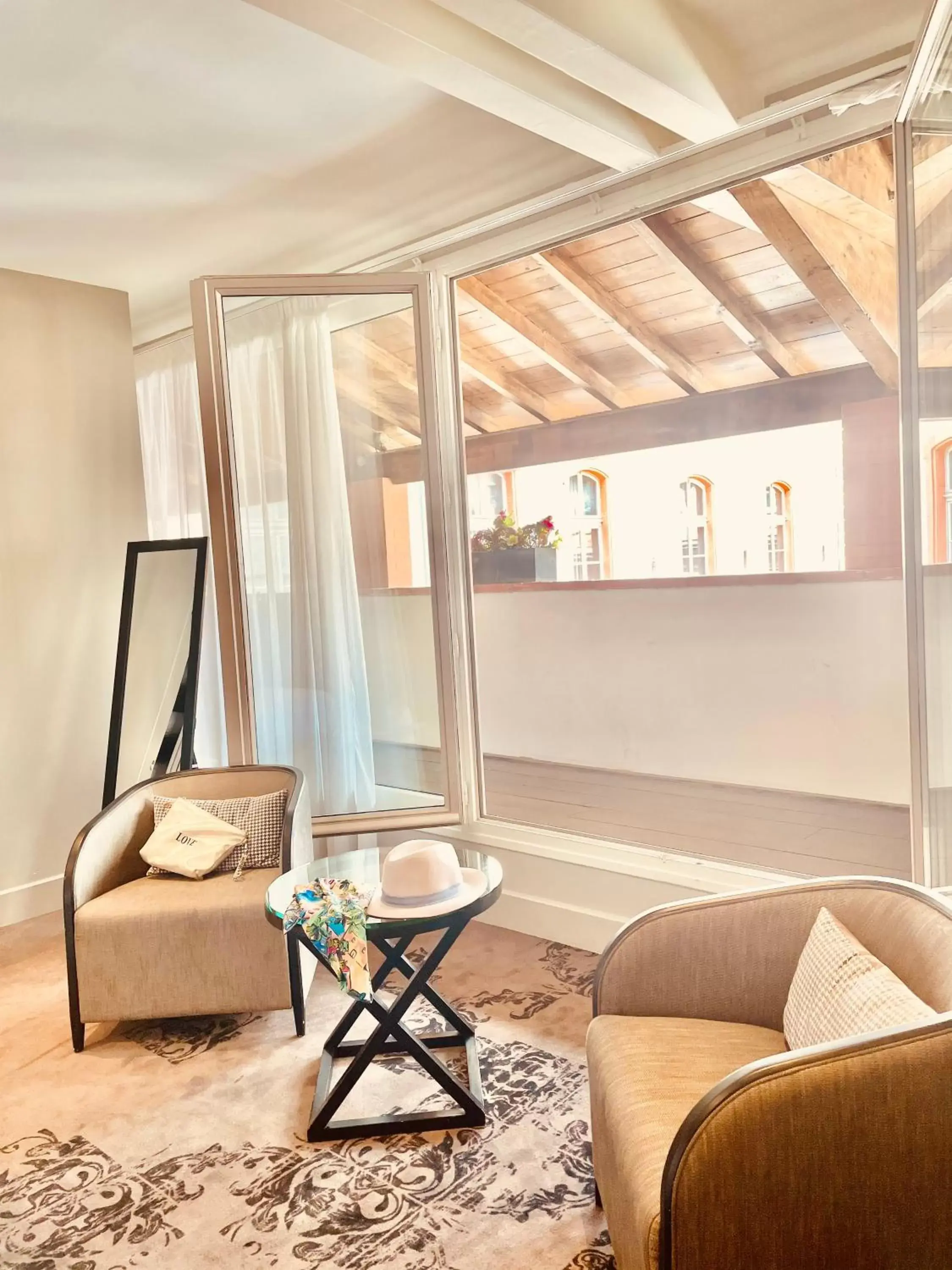 Inner courtyard view, Seating Area in La Cour des Consuls Hotel and Spa Toulouse - MGallery