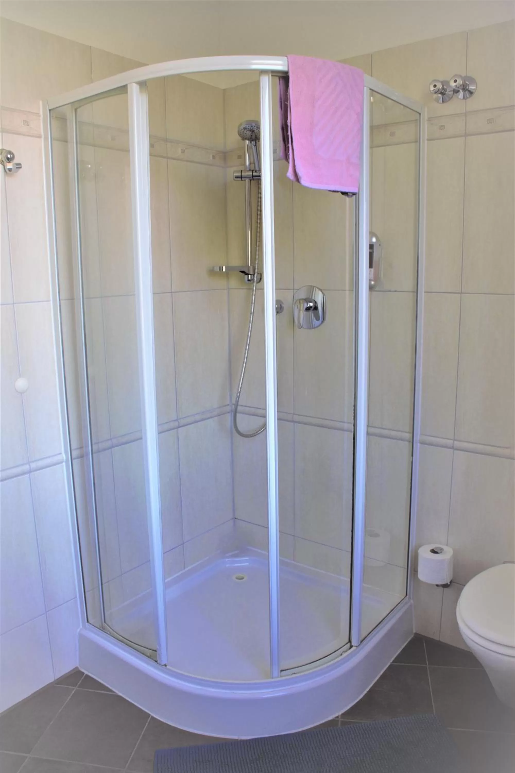 Bathroom in Hotel am Bahnhof