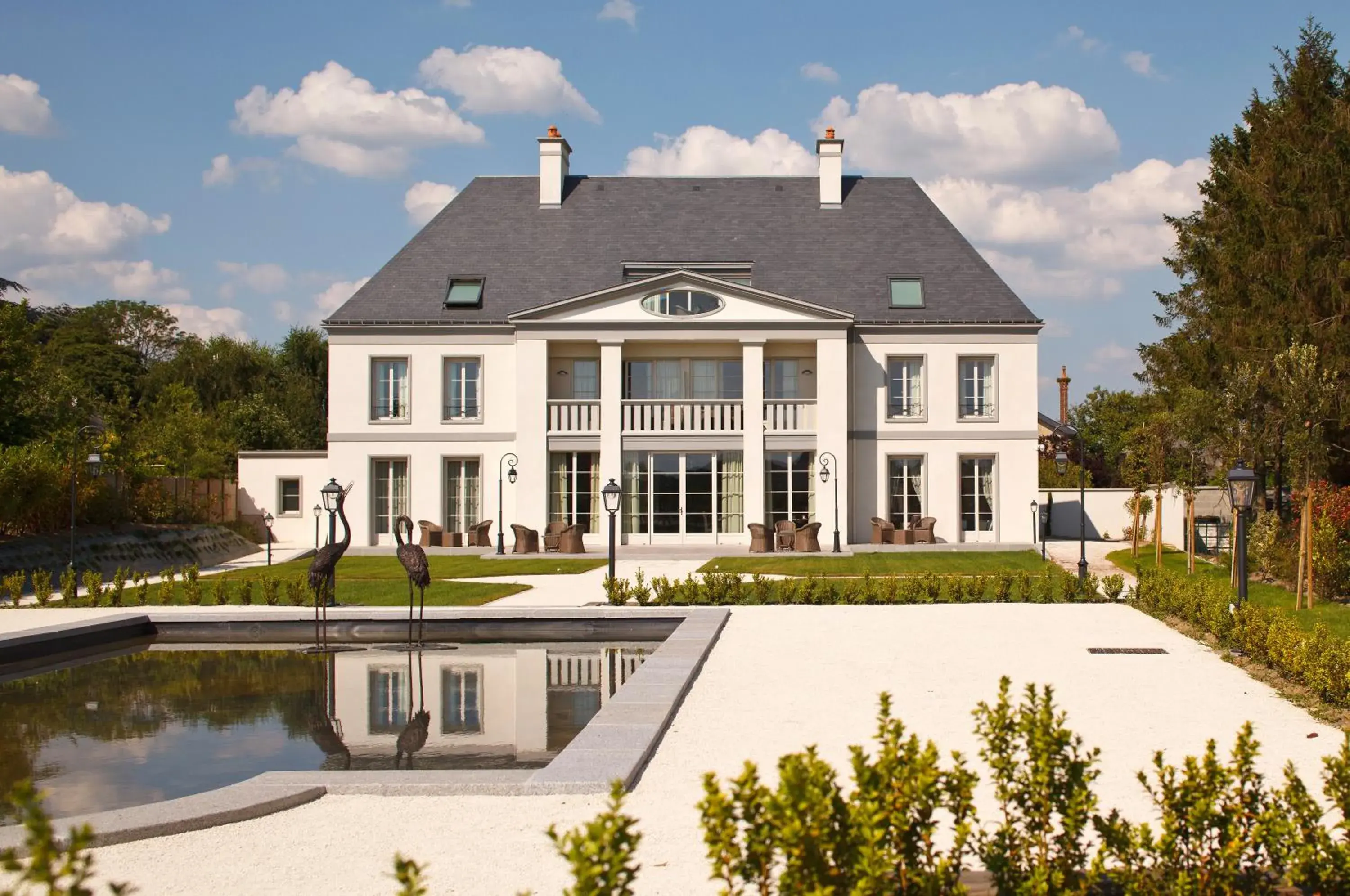 Facade/entrance, Property Building in La Ramade