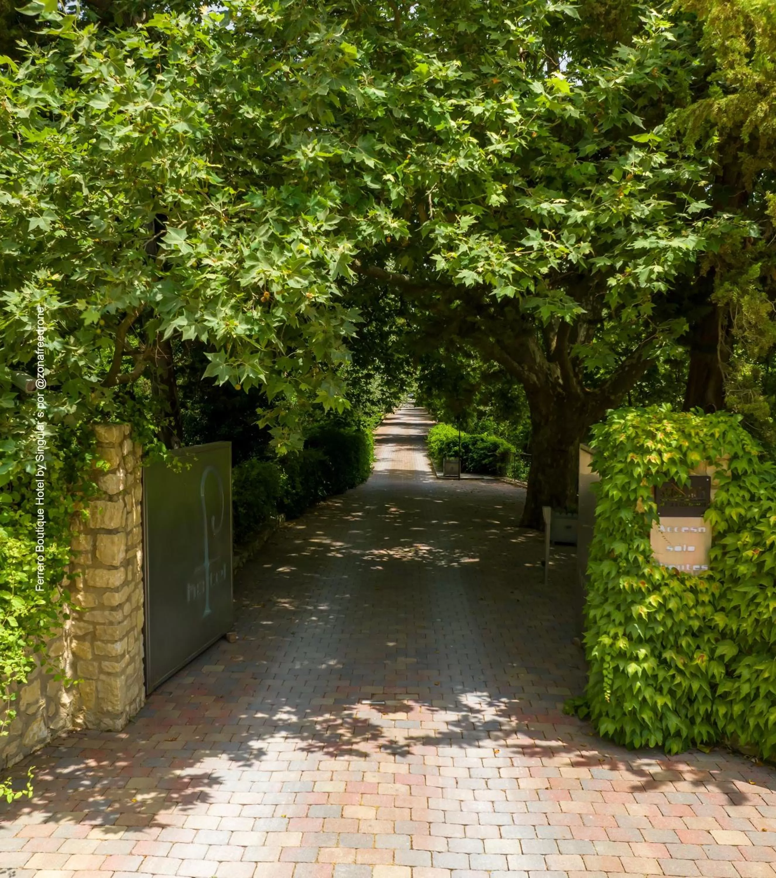 Facade/entrance, Garden in Hotel Ferrero - Singular's Hotels