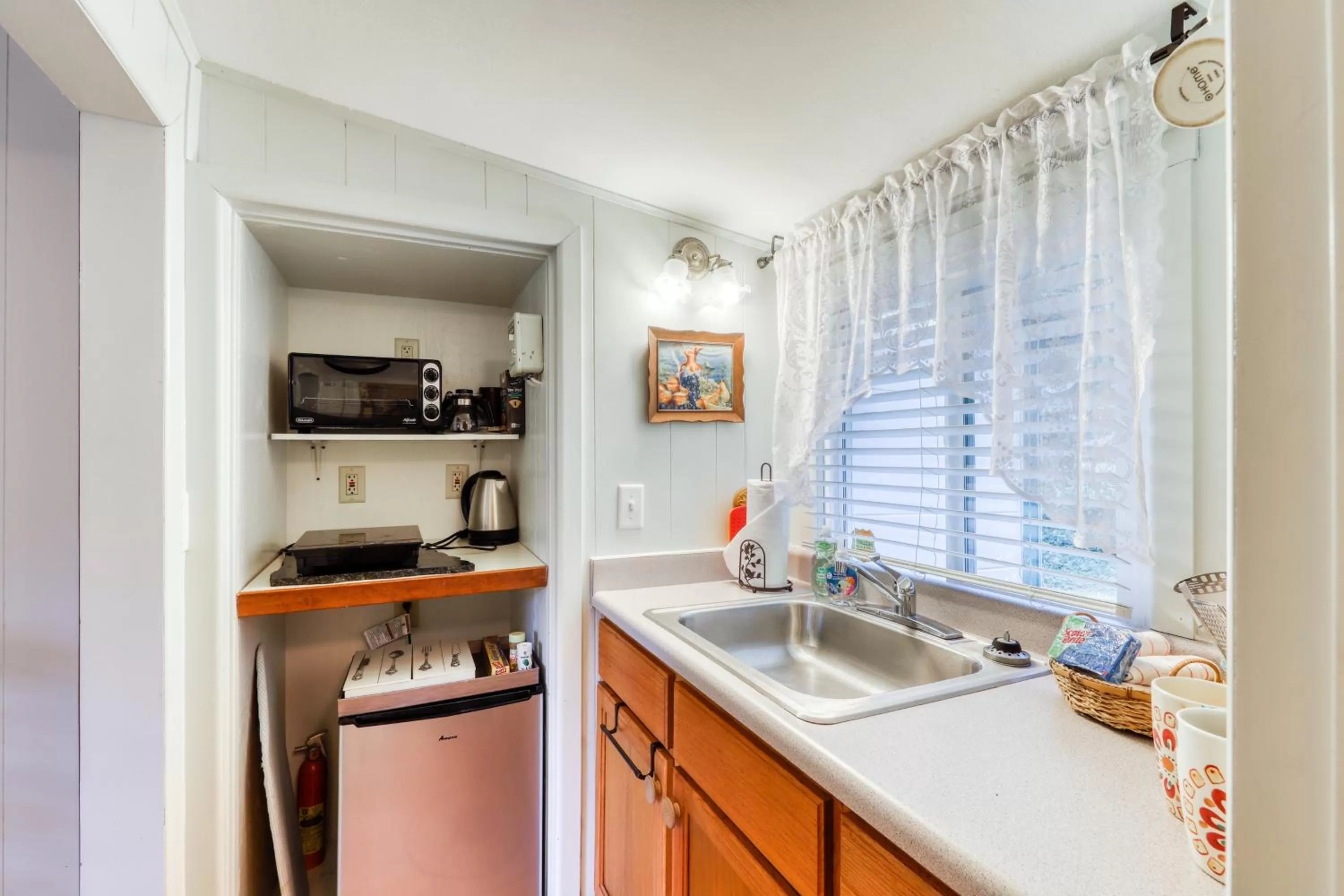 Kitchen/Kitchenette in Redwood Roost