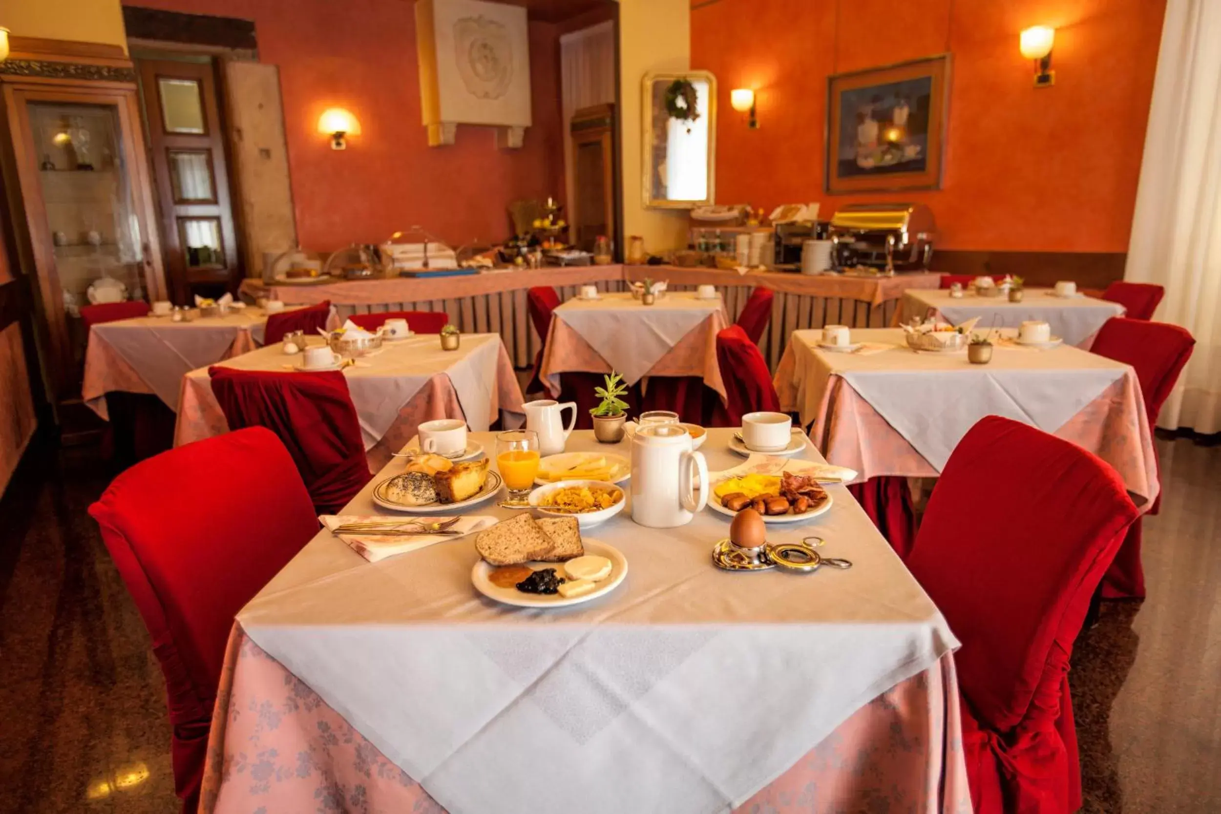 Restaurant/Places to Eat in Hotel Colomba d'Oro