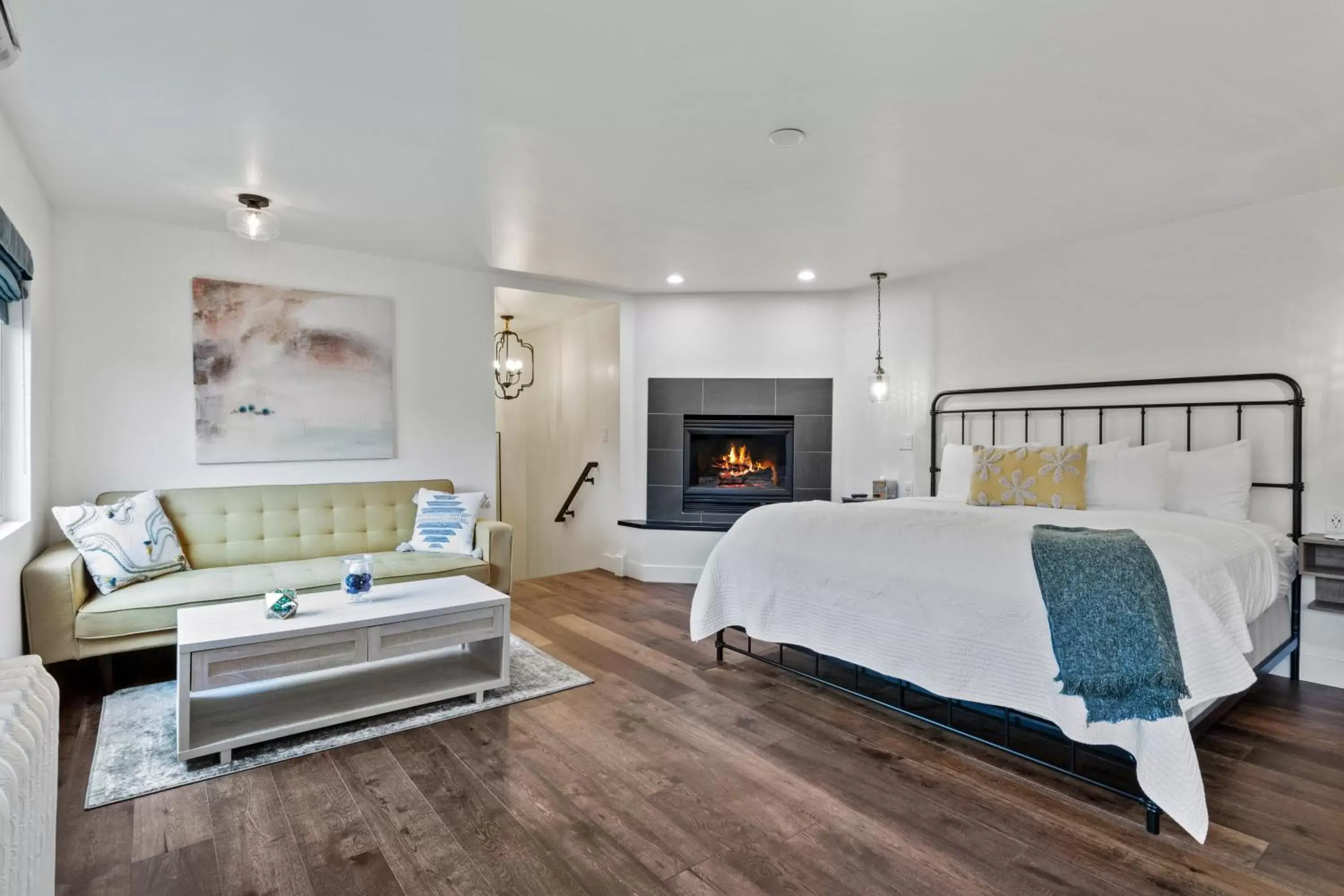 King Room with Mountain View in Bespoke Inn Flagstaff King Room with Mountain View in Bespoke Inn Flagstaff