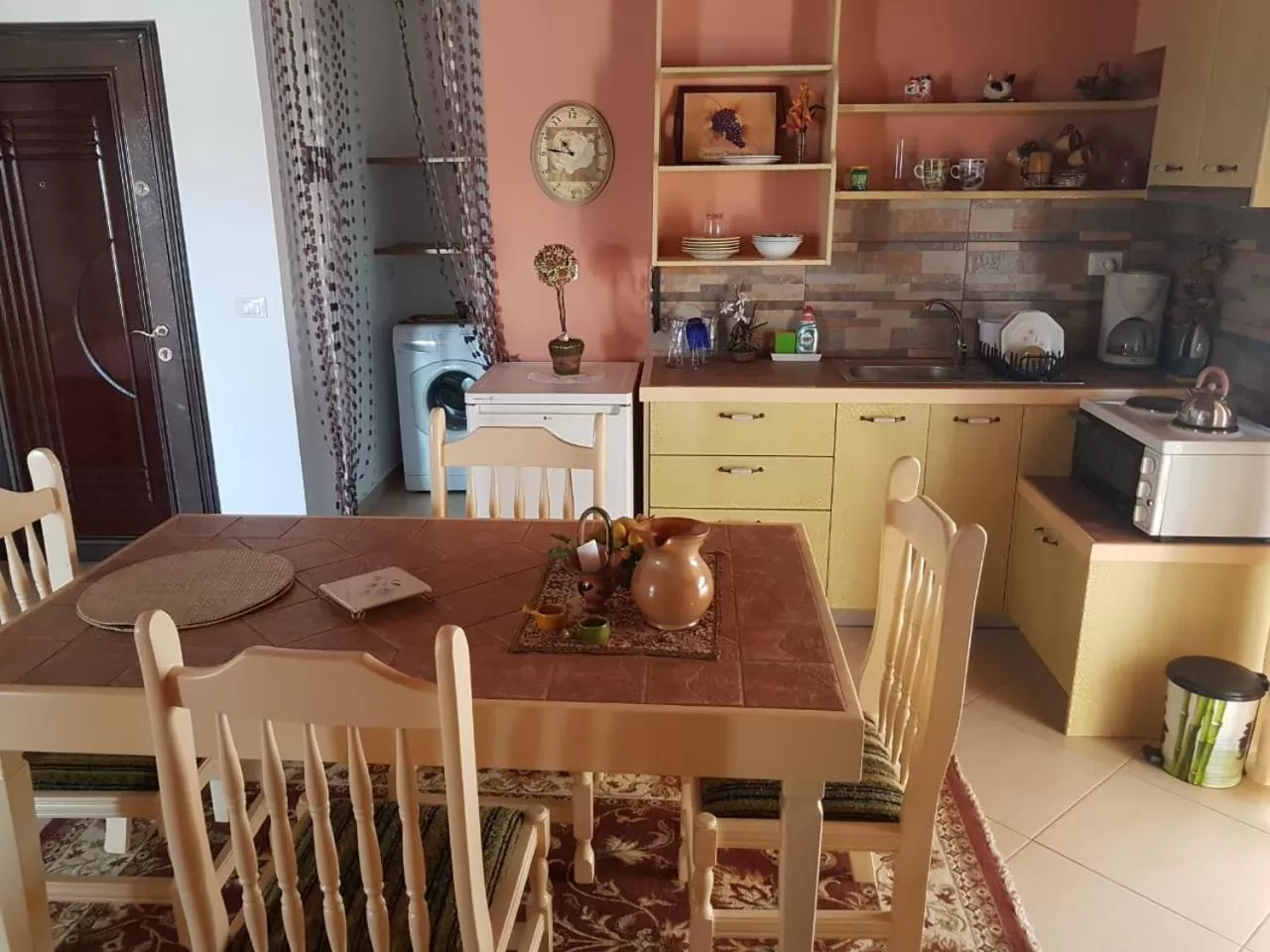 Coffee/tea facilities, Dining Area in Jelena's Luxury Apartments