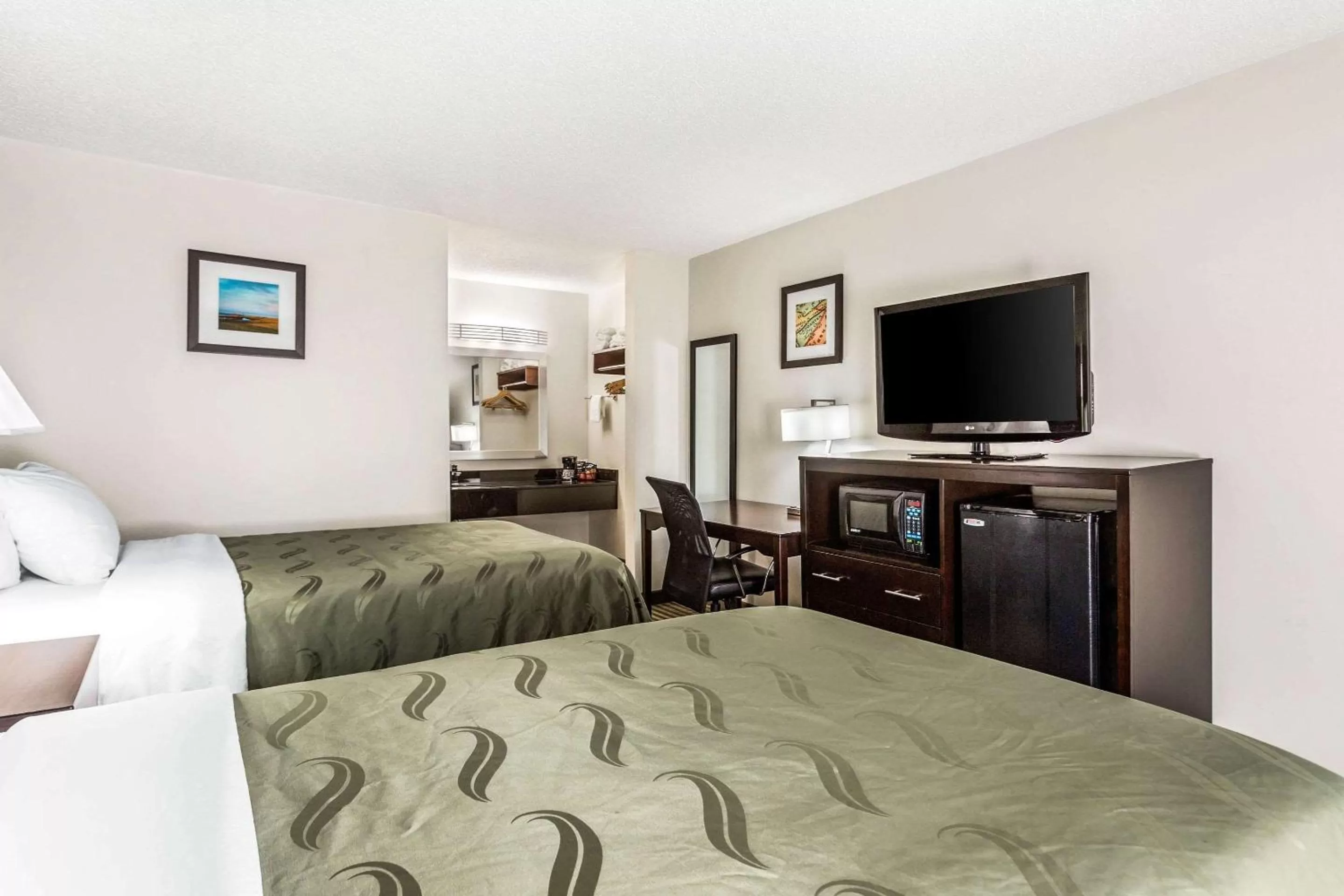 Photo of the whole room, Bed in Quality Inn Lancaster