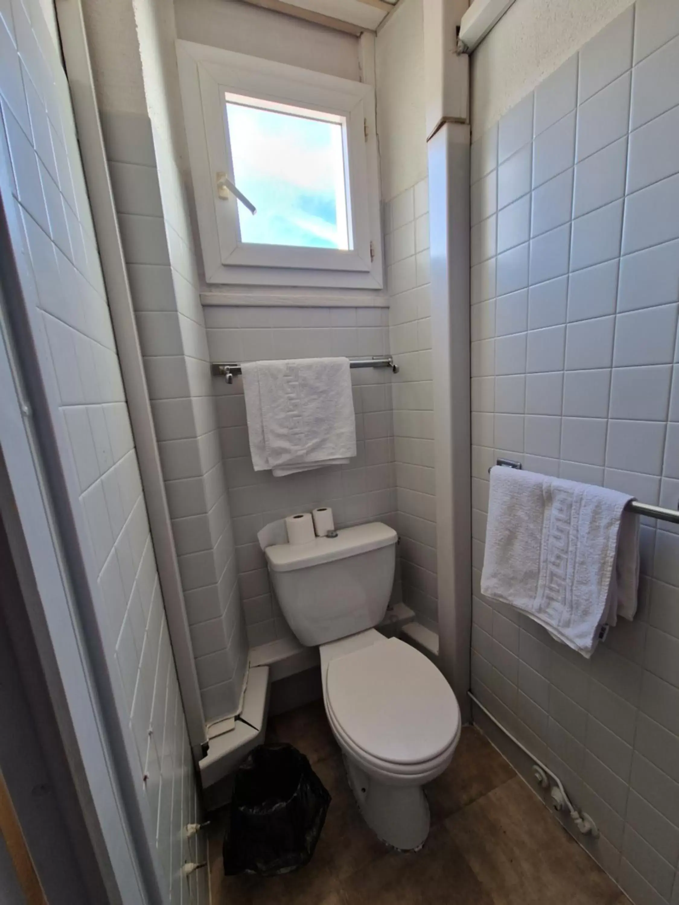 Toilet, Bathroom in Hôtel du Nord