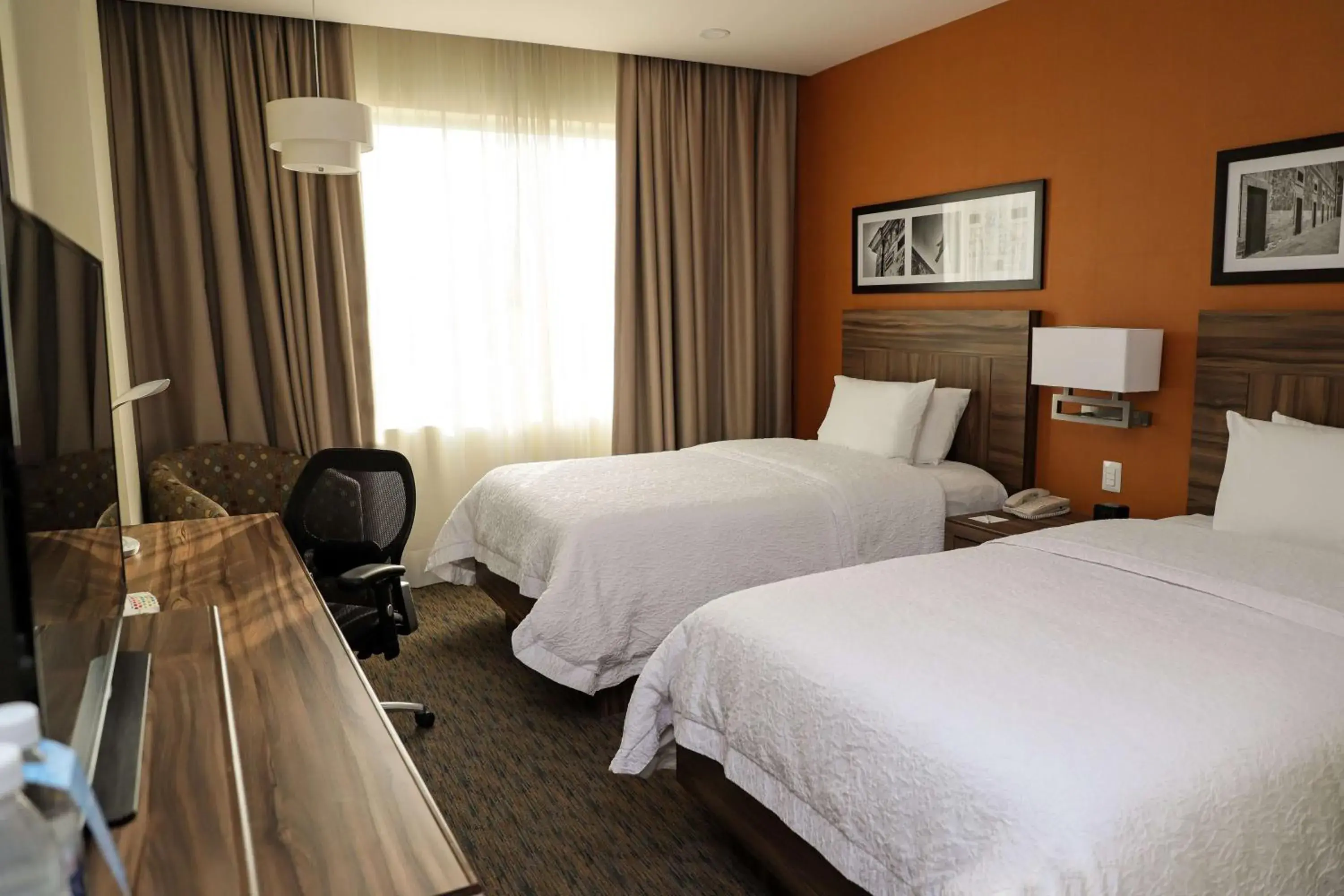 Bedroom, Bed in Hampton Inn by Hilton Irapuato