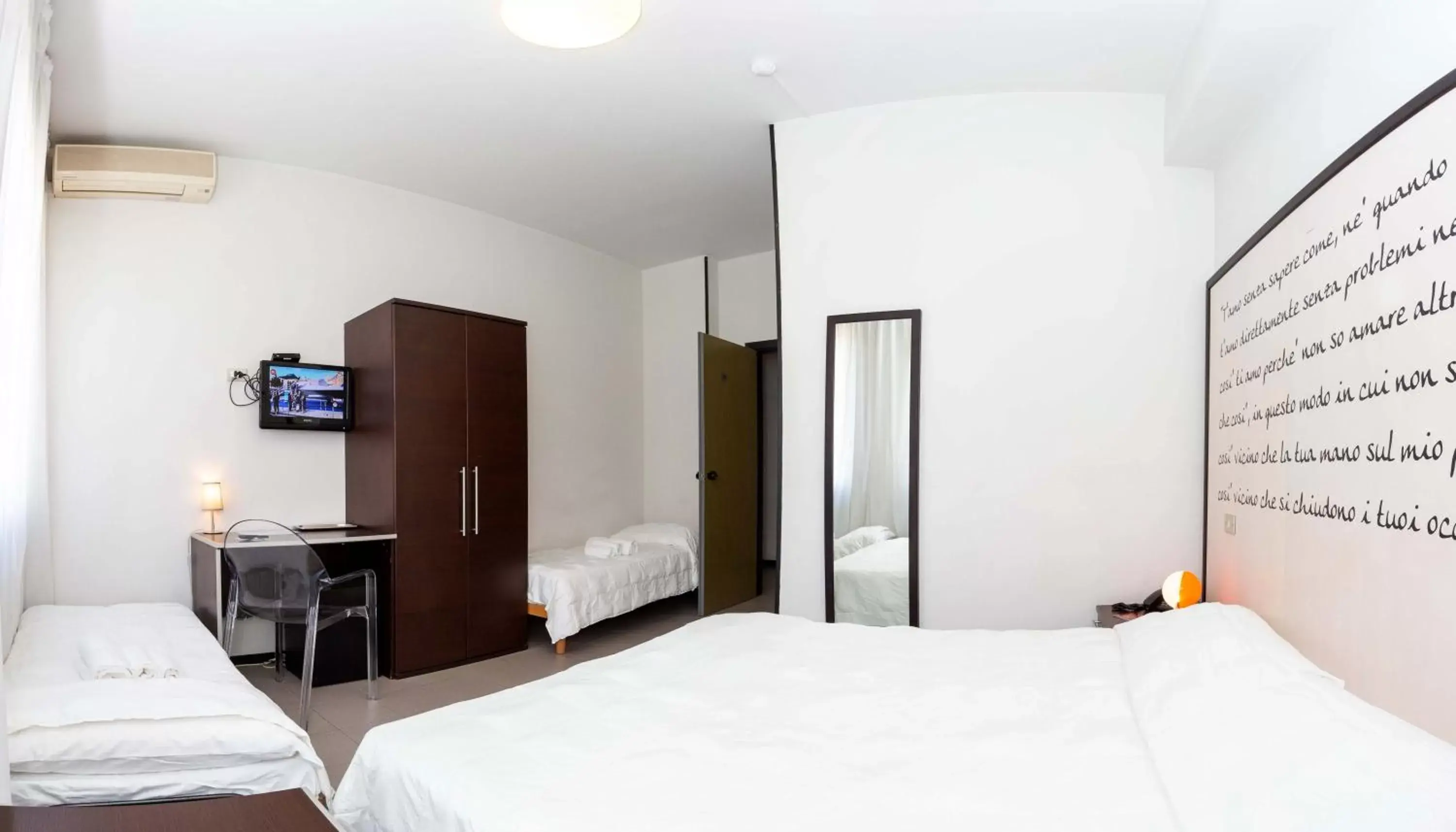 Bedroom, Bed in Hotel Solarium