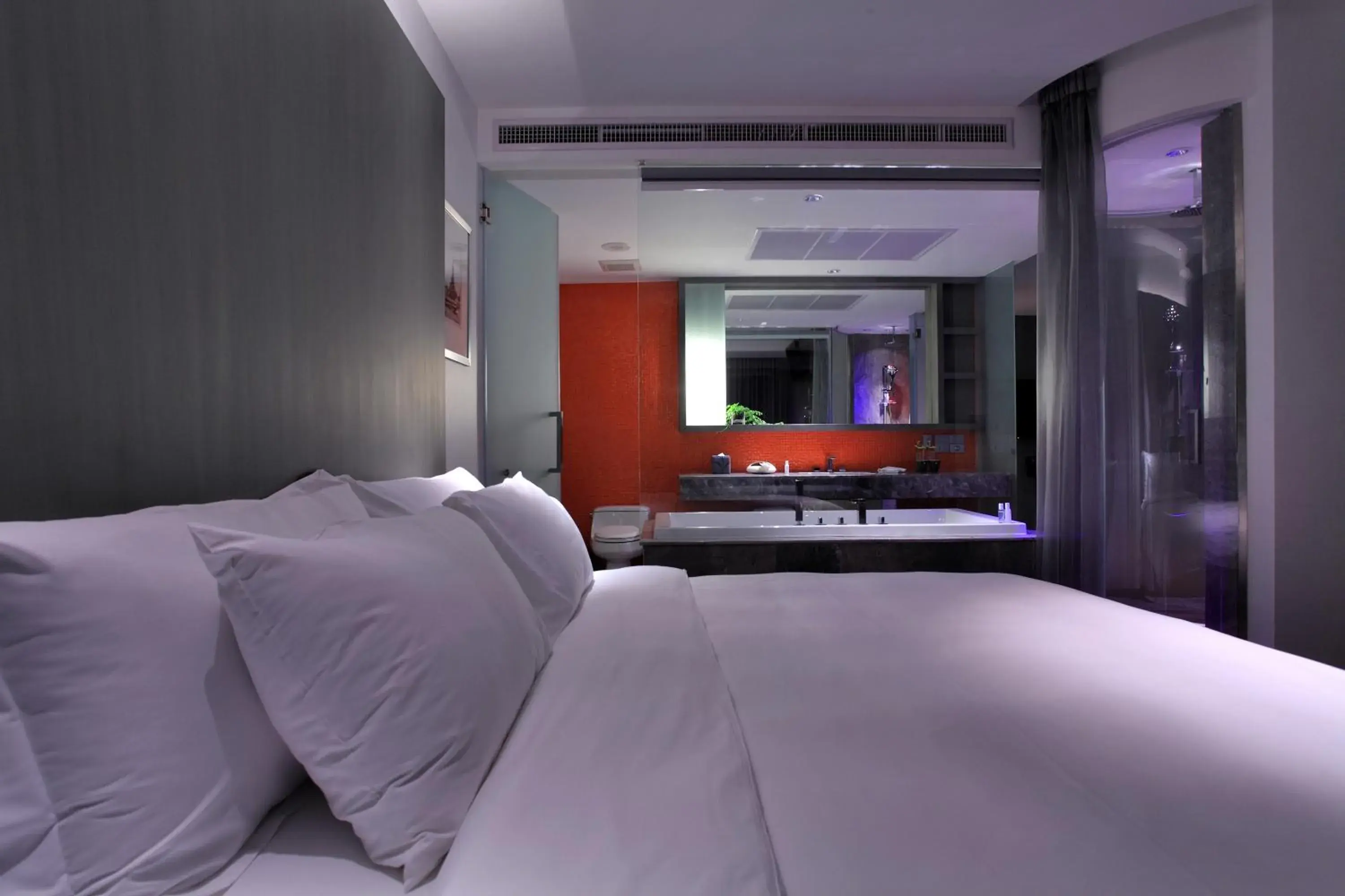 Photo of the whole room, Room Photo in LiT BANGKOK Hotel - SHA Extra Plus